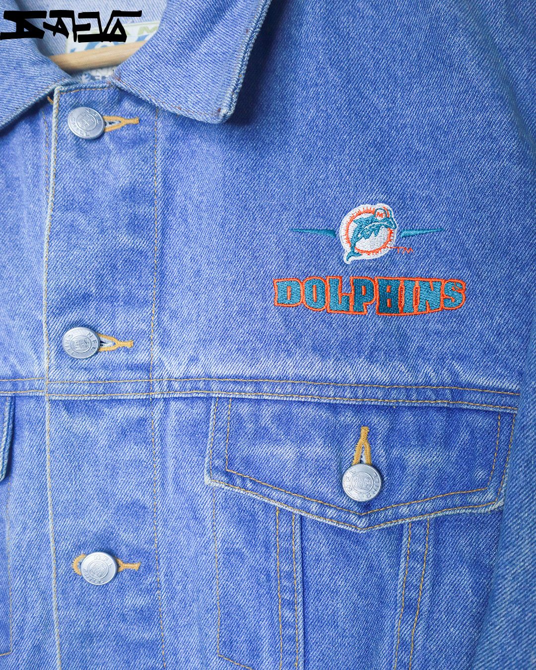 Vintage Denim Jacket Miami Dolphins x NFL Size US M / EU 48-50 / 2 - 6 Thumbnail