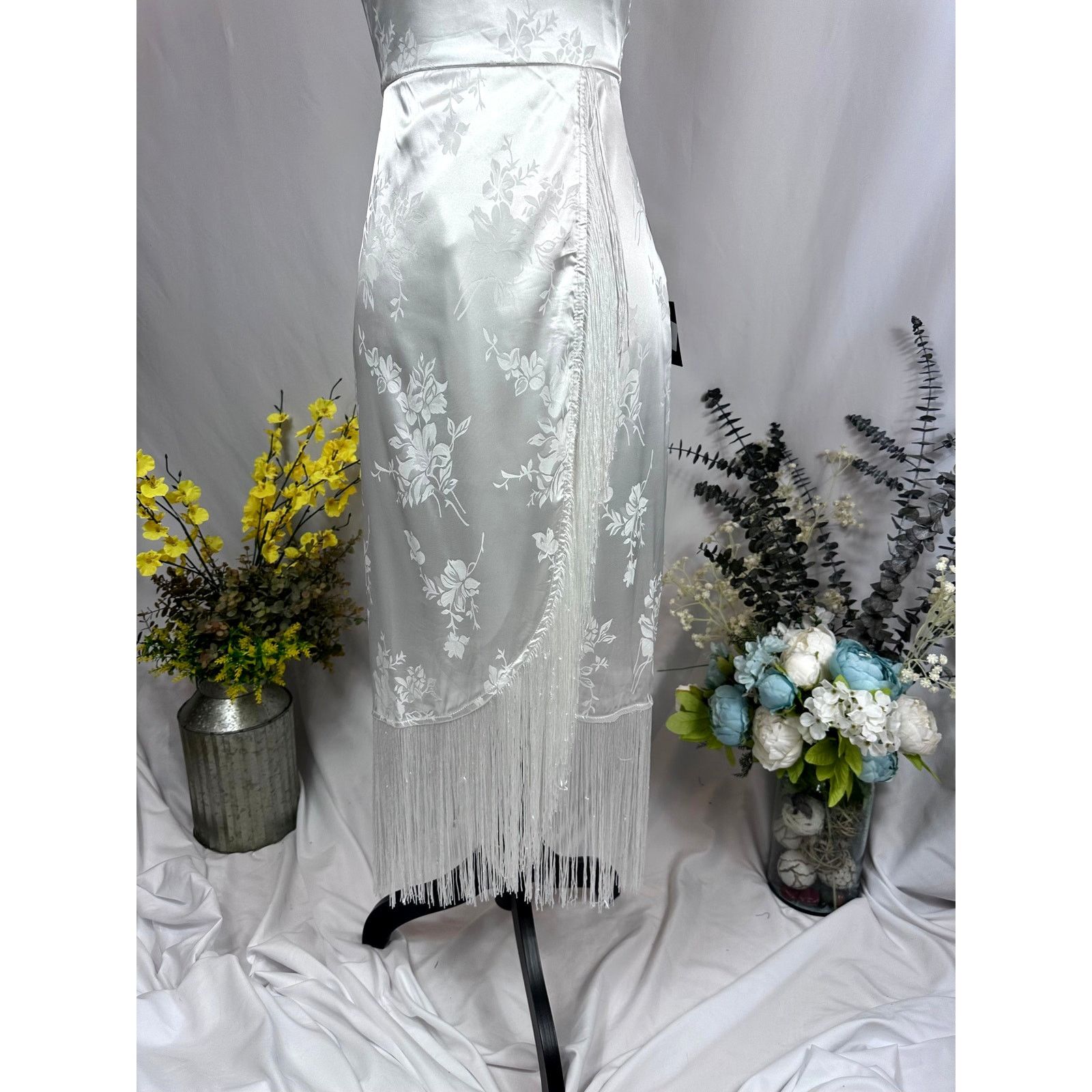Other Lulus On the Dance floor White Jacquard Fringe Midi Dress XS Size XS / US 0-2 / IT 36-38 - 6 Thumbnail