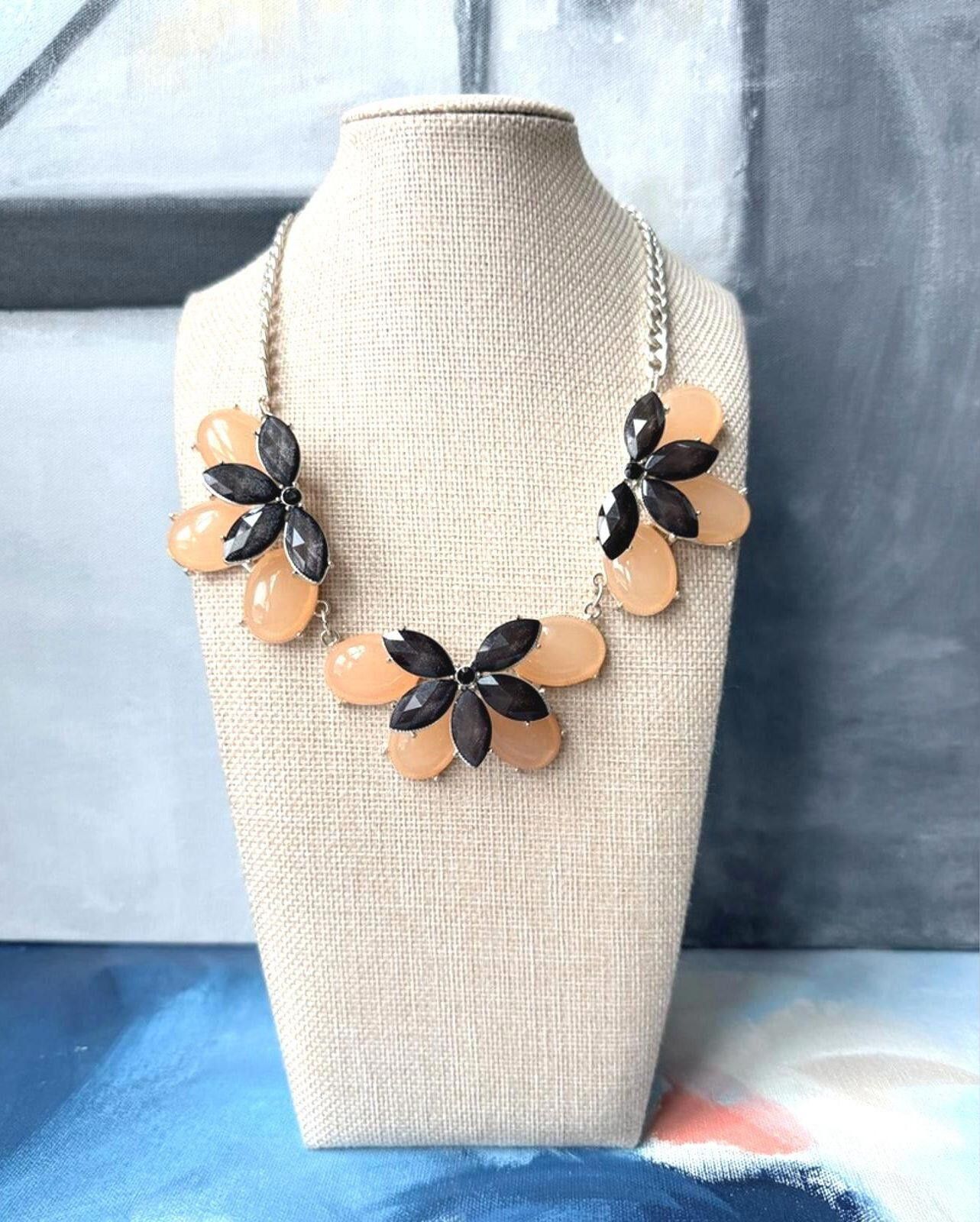 Other VTG New York & Co Black Tan Floral Statement Bib Necklace Size ONE SIZE - 1 Thumbnail
