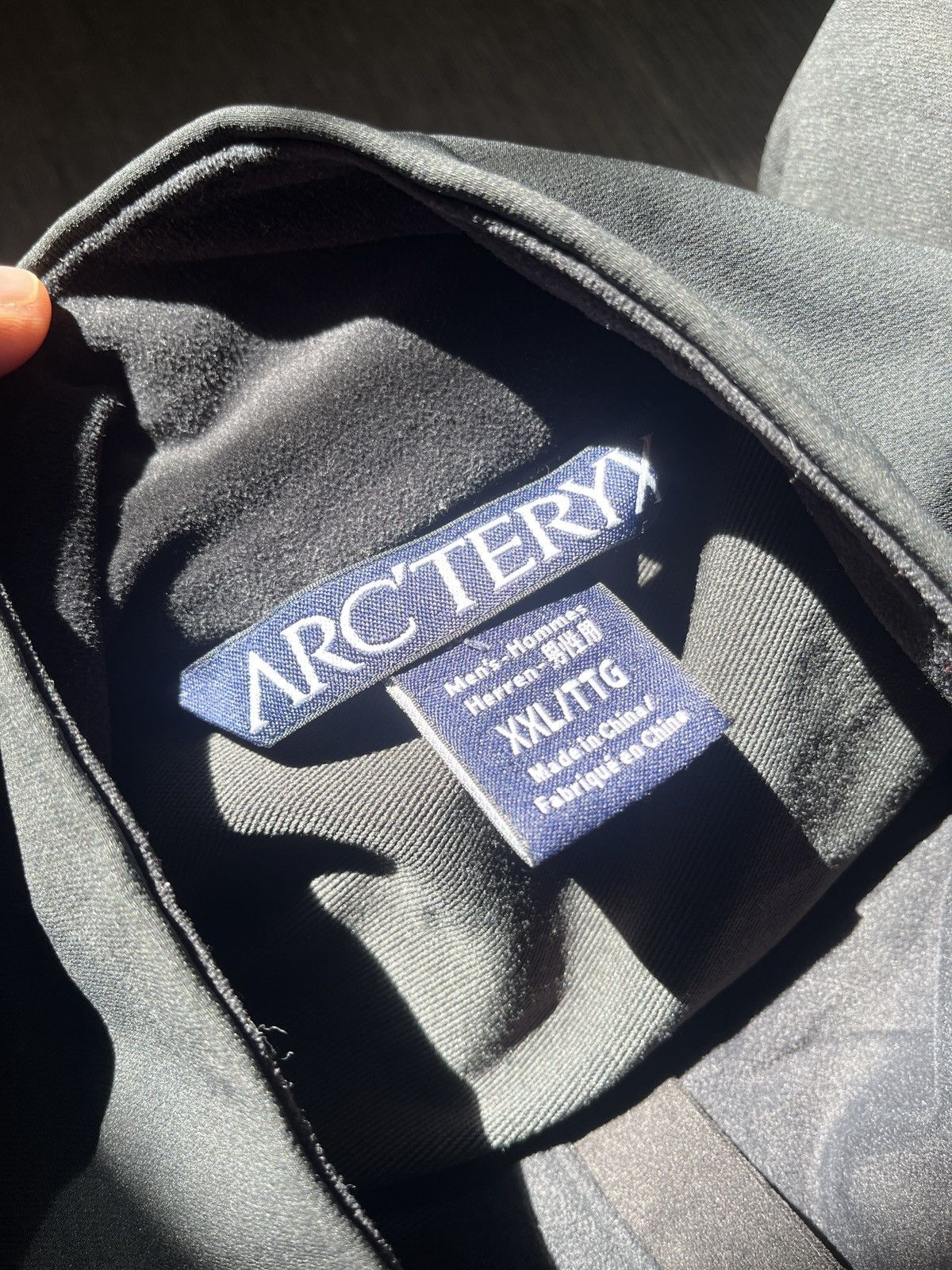 White sp5der egg shell