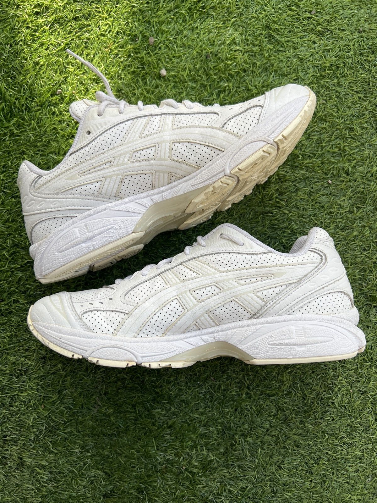 Asics Asics Gel Kayano 14 Triple White Size US 10.5 / EU 43-44 - 3 Thumbnail