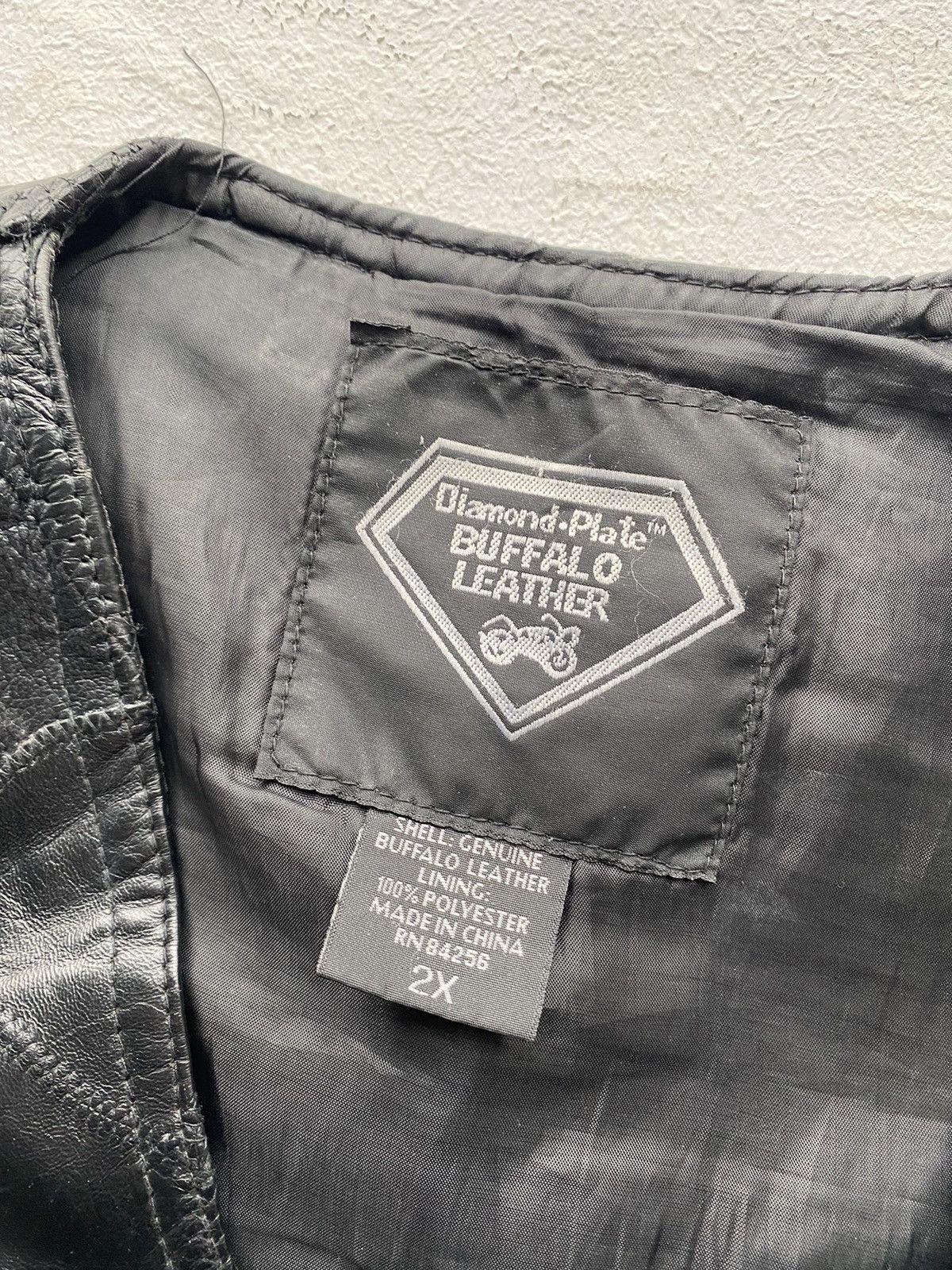 Genuine Leather × Hysteric Glamour × Japanese Brand 90s🔥VNTG Diamond Plate Buffalo Leather Skull Gothic Vest Men Size US XL / EU 56 / 4 - 3 Thumbnail