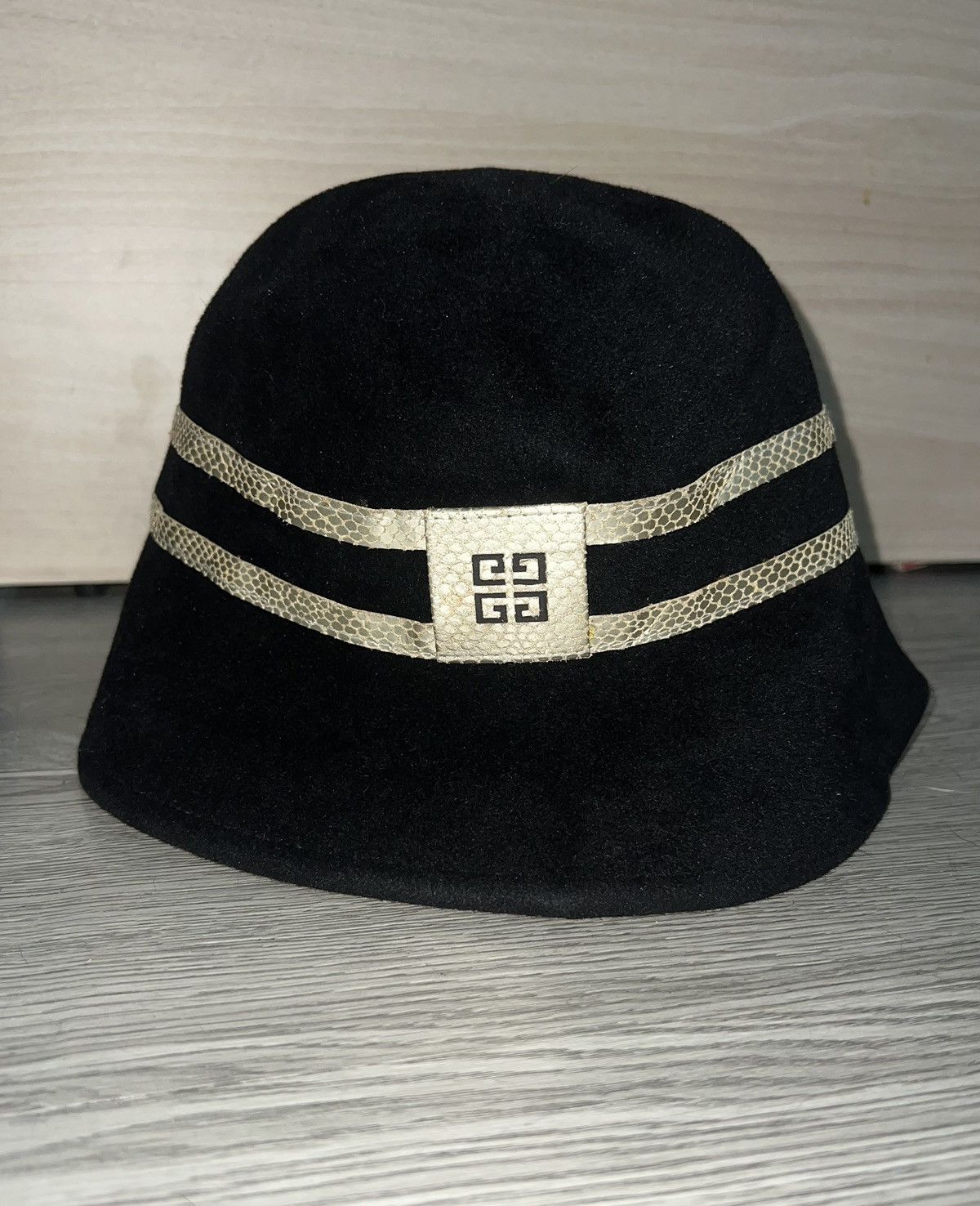 Givenchy Rare vintage Givenchy wool bucket hat 🎩🖤 Size ONE SIZE - 17 Thumbnail