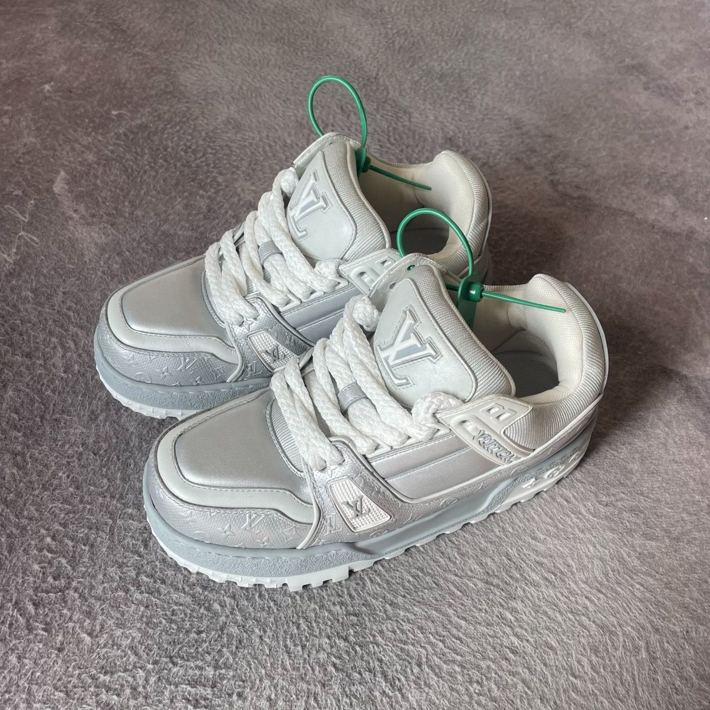 Louis Vuitton Louis Vuitton Training Silver Lowtop Sneakers 37 Women Size US 6.5 / IT 36.5 - 1 Thumbnail