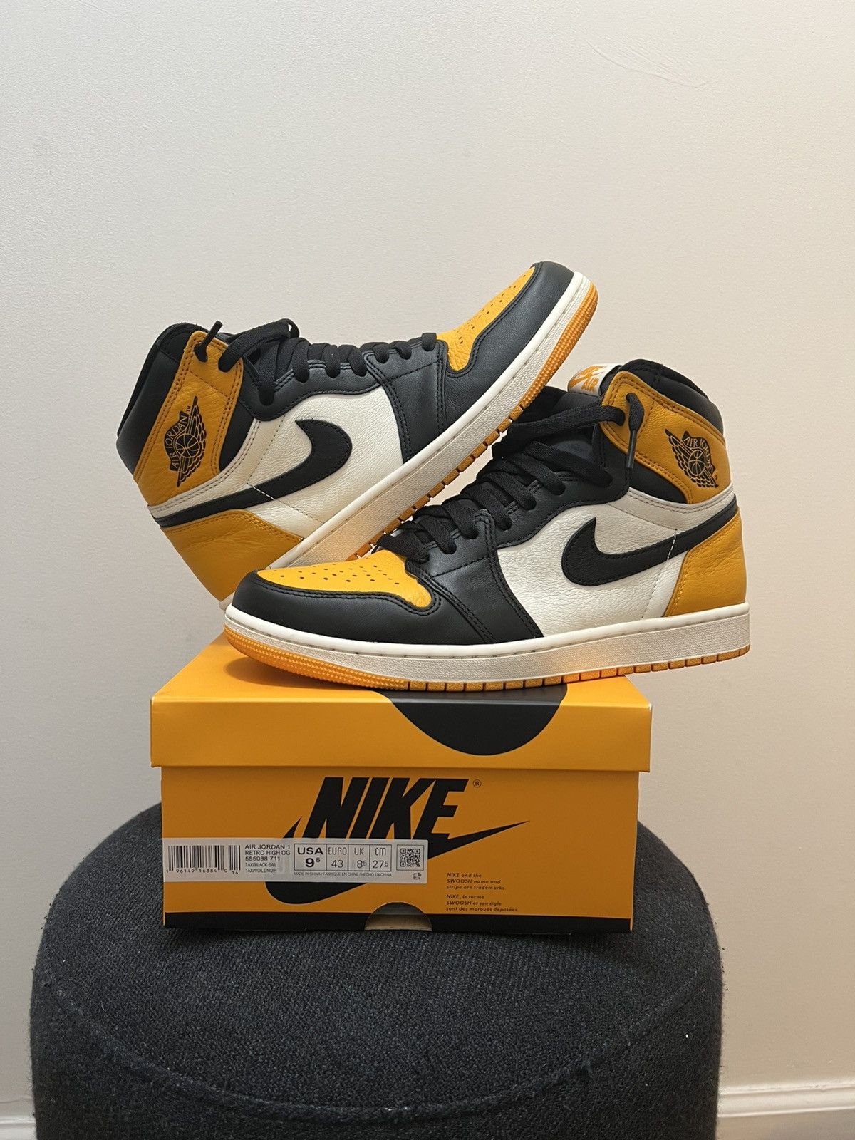 Jordan Brand Nike Air Jordan 1 Taxi Size US 9.5 / EU 42-43 - 1 Thumbnail