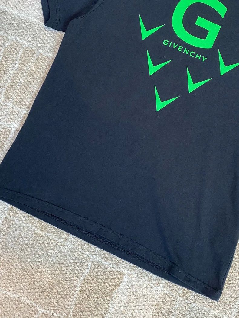 Givenchy Givenchy Black Green Letter Large Logo Short Sleeve T-Shir Size US L / EU 52-54 / 3 - 3 Thumbnail