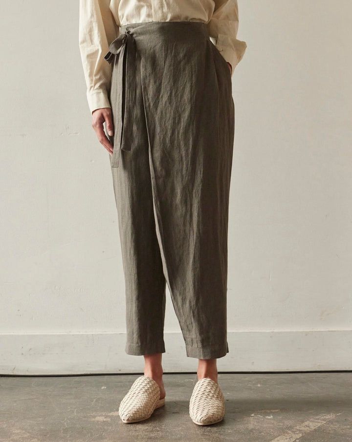 7115 by Szeki 7115 by Szeki Linen Ainsley Trouser, Dark Oak Size US 29 - 1 Thumbnail