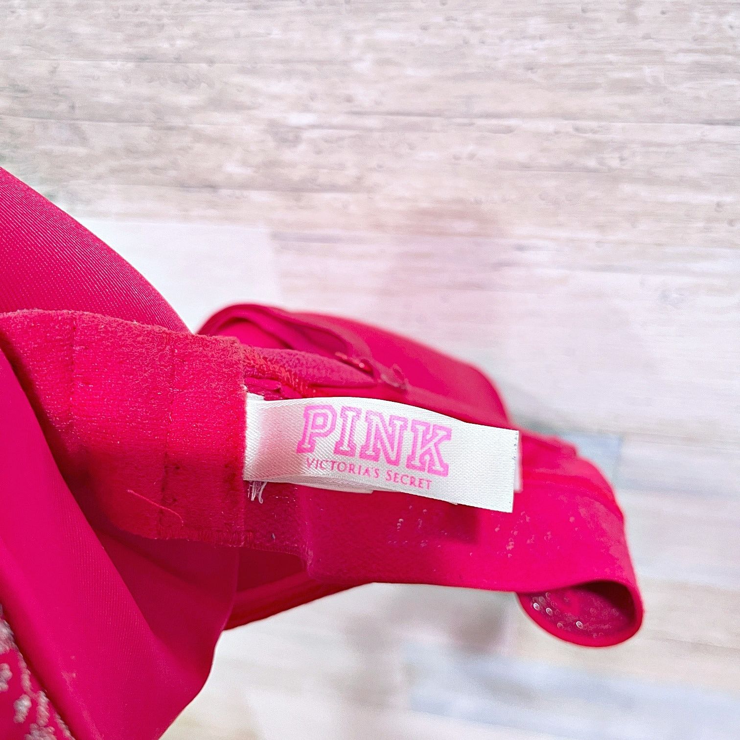 Victoria's Secret Victorias Secret Everywhere T Shirt Bra Red Band Lined 32D Size ONE SIZE - 4 Thumbnail