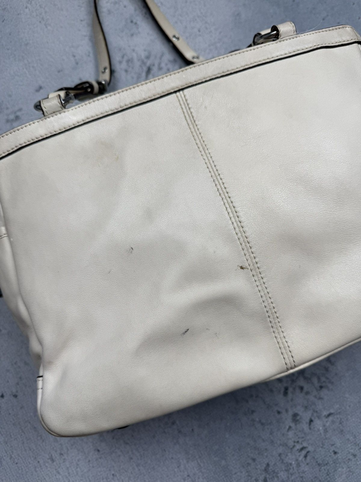 Coach Vintage Coach Beige Leather Tote Bag With Charm Turnlock Size ONE SIZE - 15 Thumbnail
