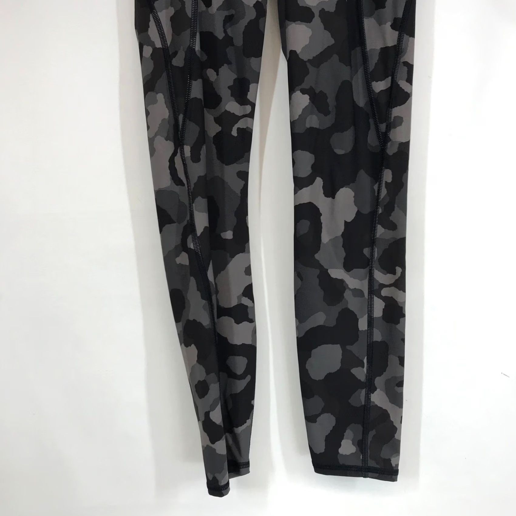 Athleta Athleta Lightning Camo 7/8 Tight Leggings XS Black Grey Activewear Workout Pants Size 26" / US 2 / IT 38 - 3 Thumbnail