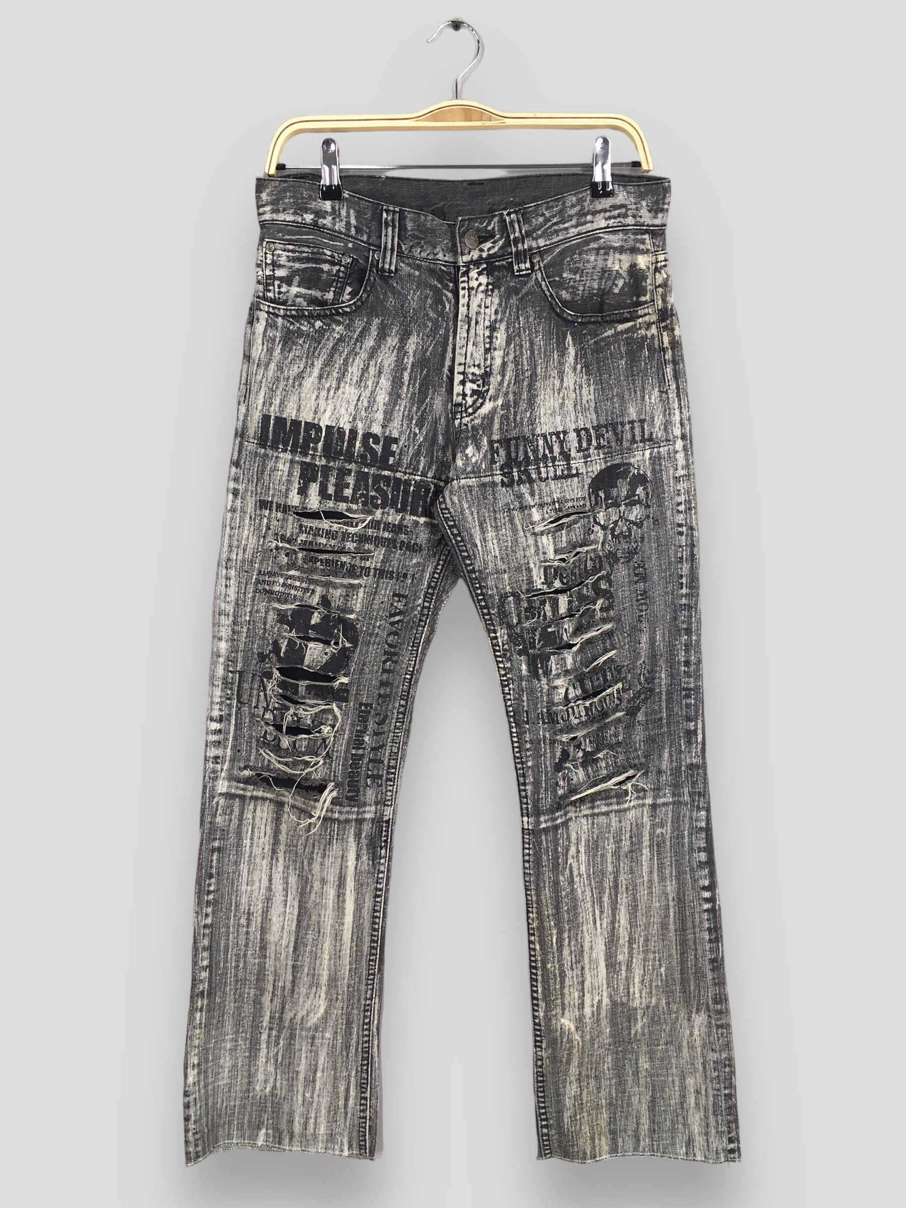 Tornado Mart Vintage Devil Skull Bleach Flared Pants Painter Punk S944 Size US 28 / EU 44 - 1 Thumbnail