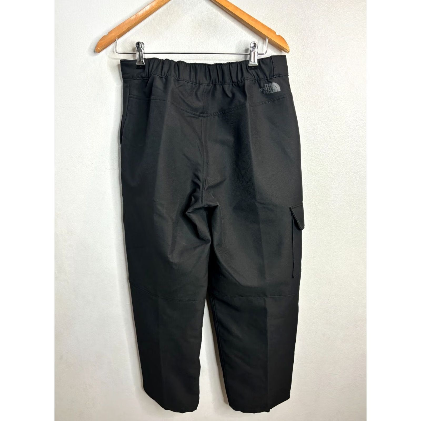 The North Face The North Face Women's Camden Pants Black M Regular Windbreaker Water Resistant Pockets Inseam 25 in Size M Womens Size 32" / US 10 / IT 46 - 4 Thumbnail