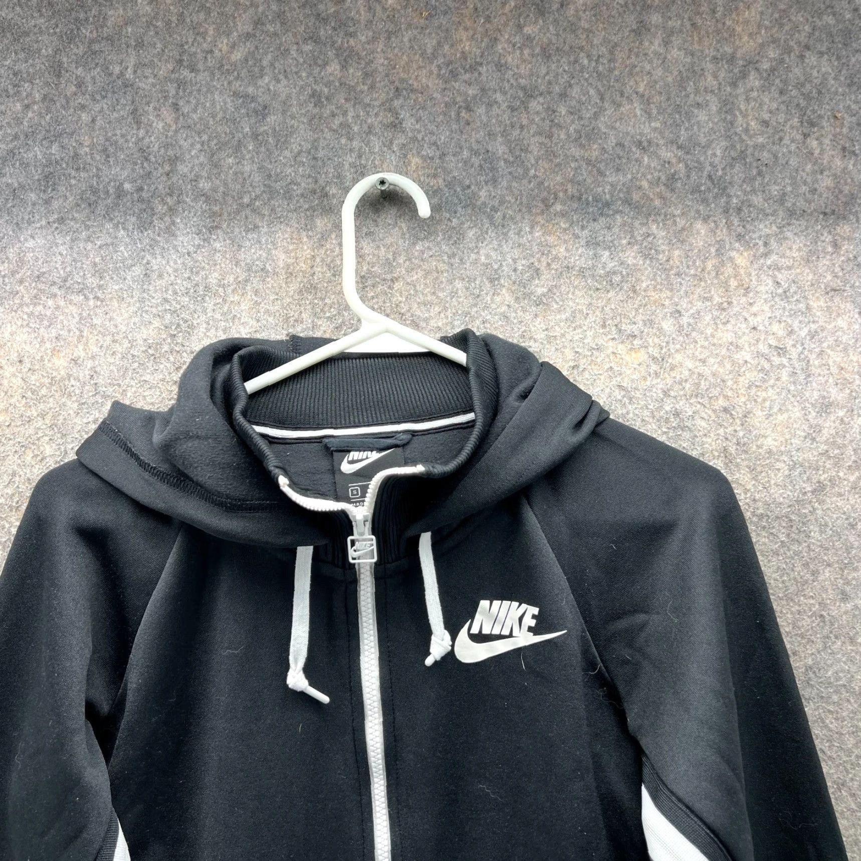 Nike VINTAGE Nike Sweater Women Small Full Zip Hoodie Jacket Swoosh VTG Black | Logo Fleece Hooded Short description kept? Size S / US 4 / IT 40 - 3 Thumbnail