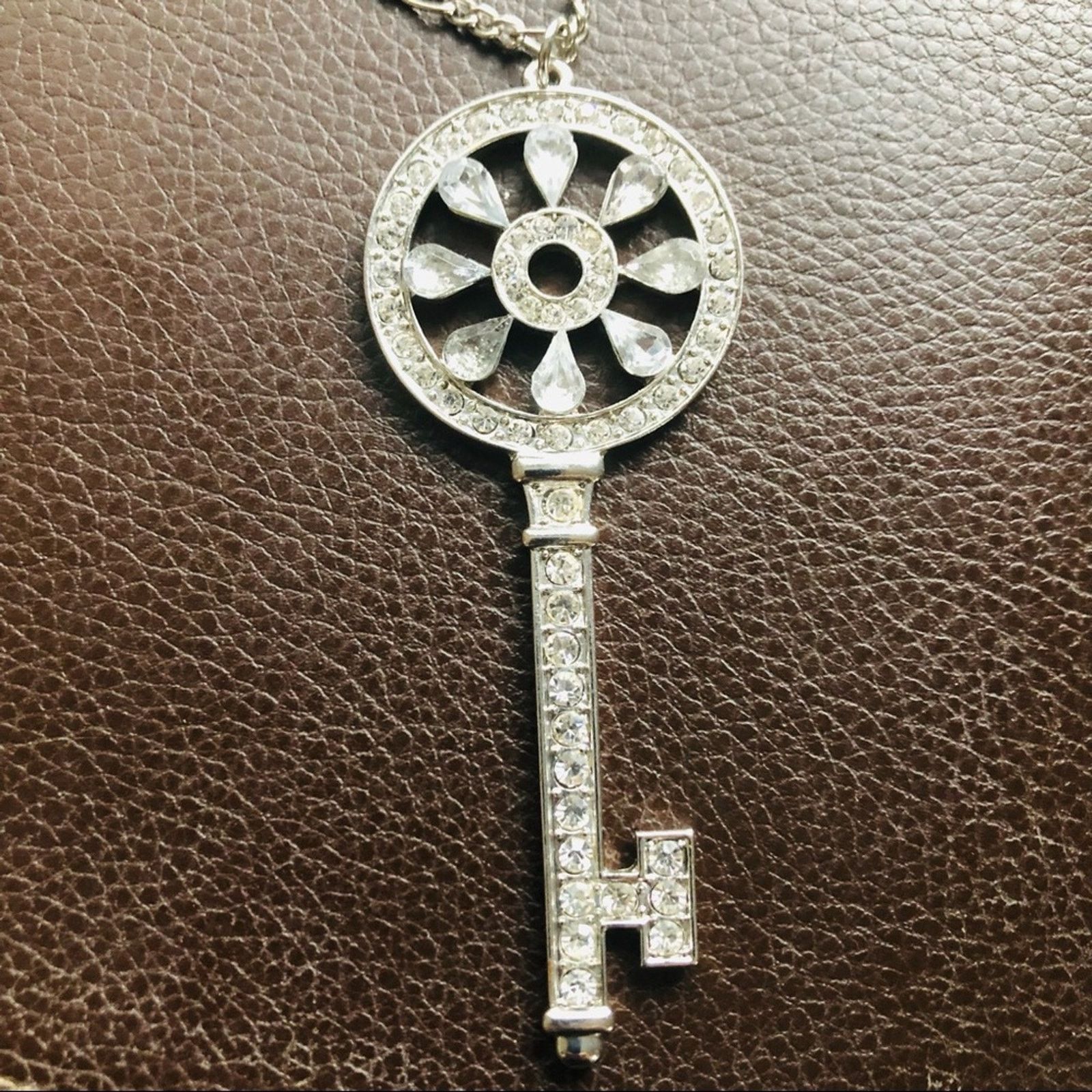 Jewelry Clear rhinestone skeleton key pendant necklace Size ONE SIZE - 6 Thumbnail