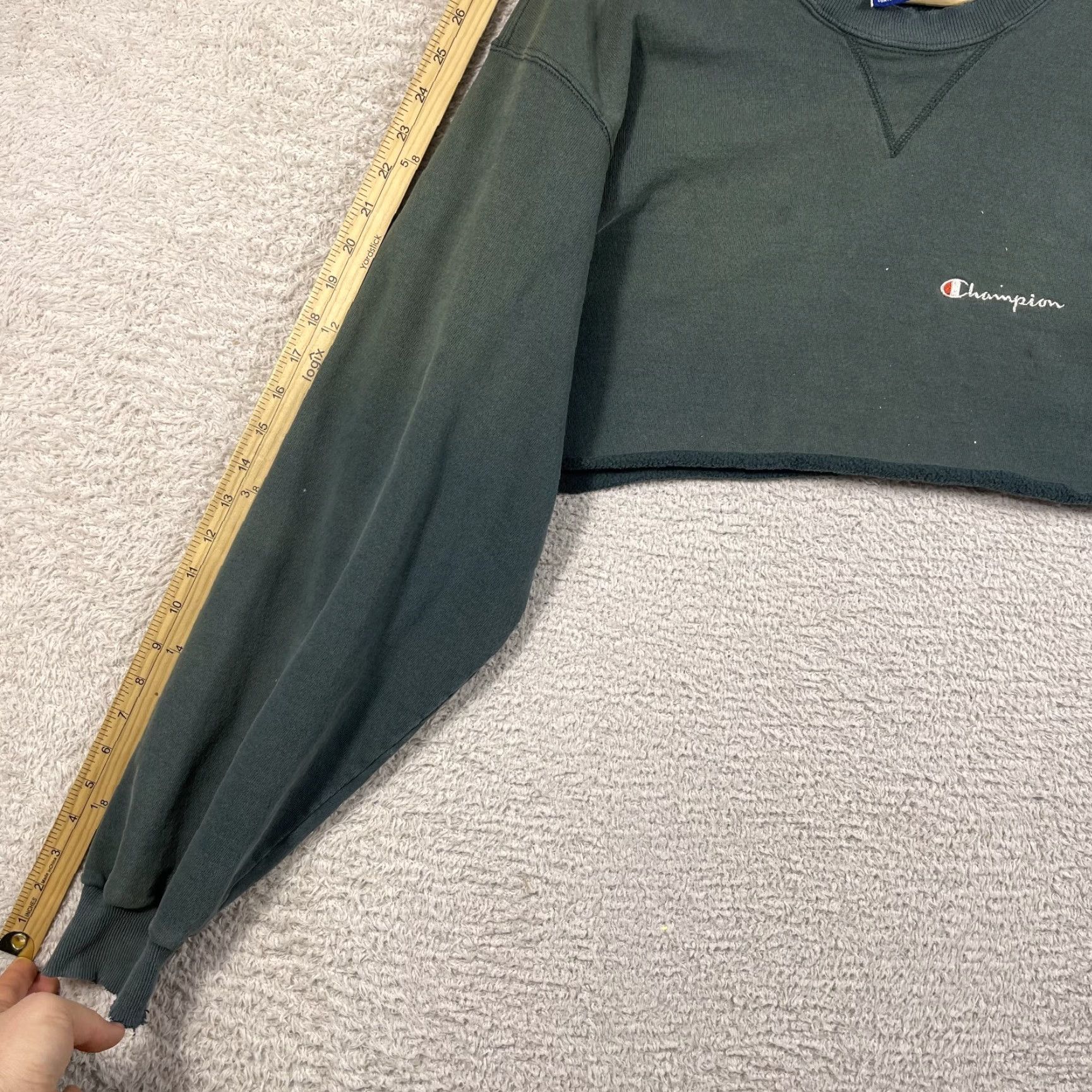 Champion VINTAGE Champion Cropped Sweatshirt Adult XL Green Spellout Embroidered 90's Y2K Mens Sweatshirt Pullover Crew Neck Long Sleeve Cotton Polyester Size US XL / EU 56 / 4 - 7 Thumbnail