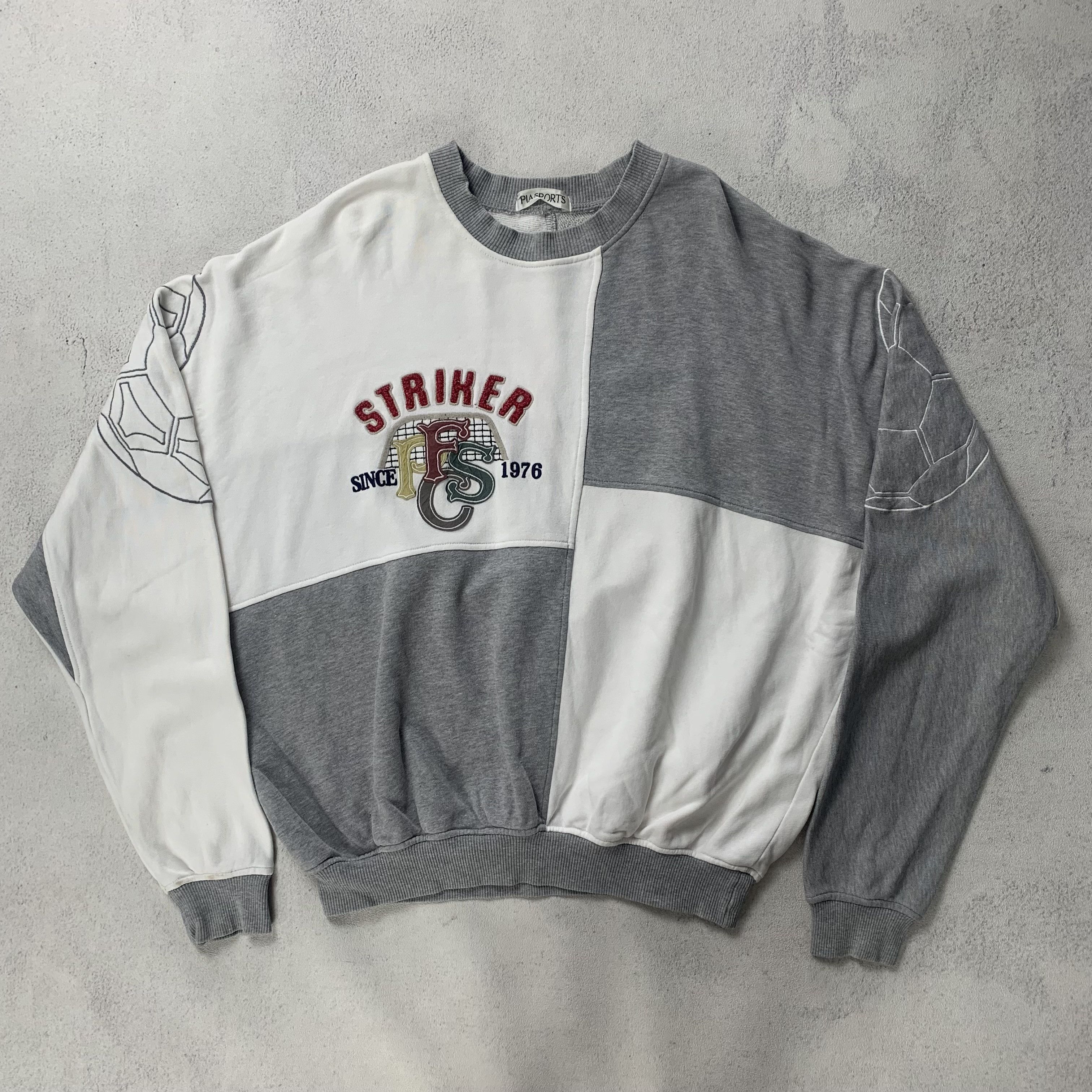 Vintage Vintage PIASPORTS Sweatshirt Crewneck Size US L / EU 52-54 / 3 - 1 Thumbnail