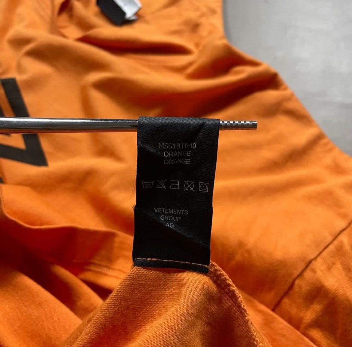 Vetements VETEMENTS X UMBRO ORANGE LONGSLEEVE BY DEMNA GVASALIA Size US M / EU 48-50 / 2 - 7 Thumbnail