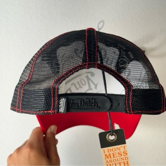 Designer × Von Dutch NWT VON DUTCH RED, OFF-WHITE & BLACK TRUCKER HAT Size ONE SIZE - 6 Thumbnail