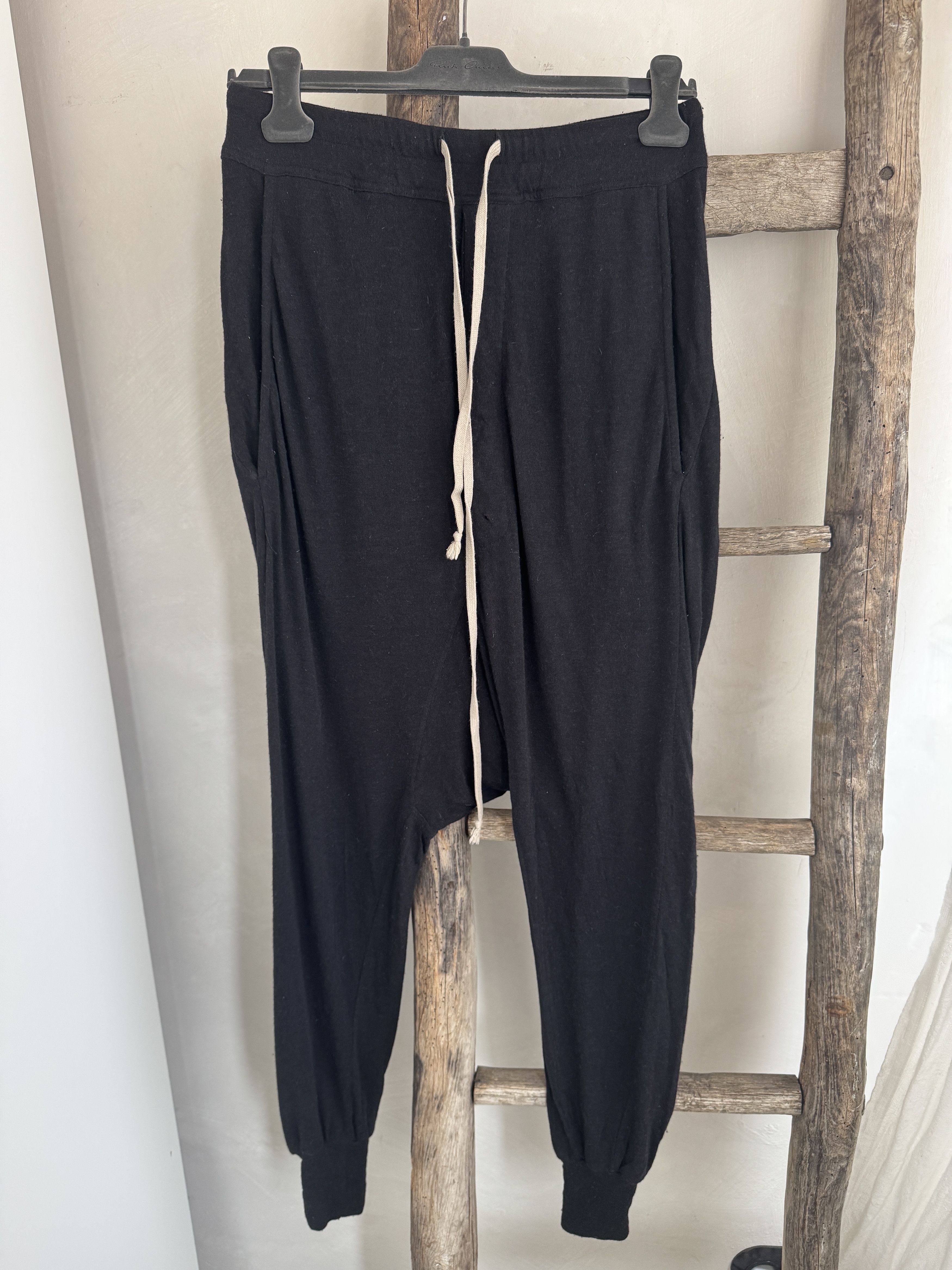 Rick Owens Black drop-crotch cropped trousers