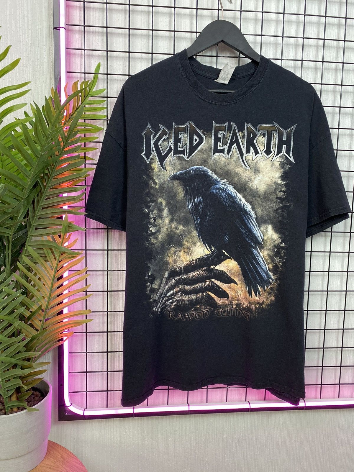 Band Tees Iced Earth Band Tour Tee Vintage Vibe Tshirt men oversized L Size US XXL / EU 58 / 5 - 1 Thumbnail