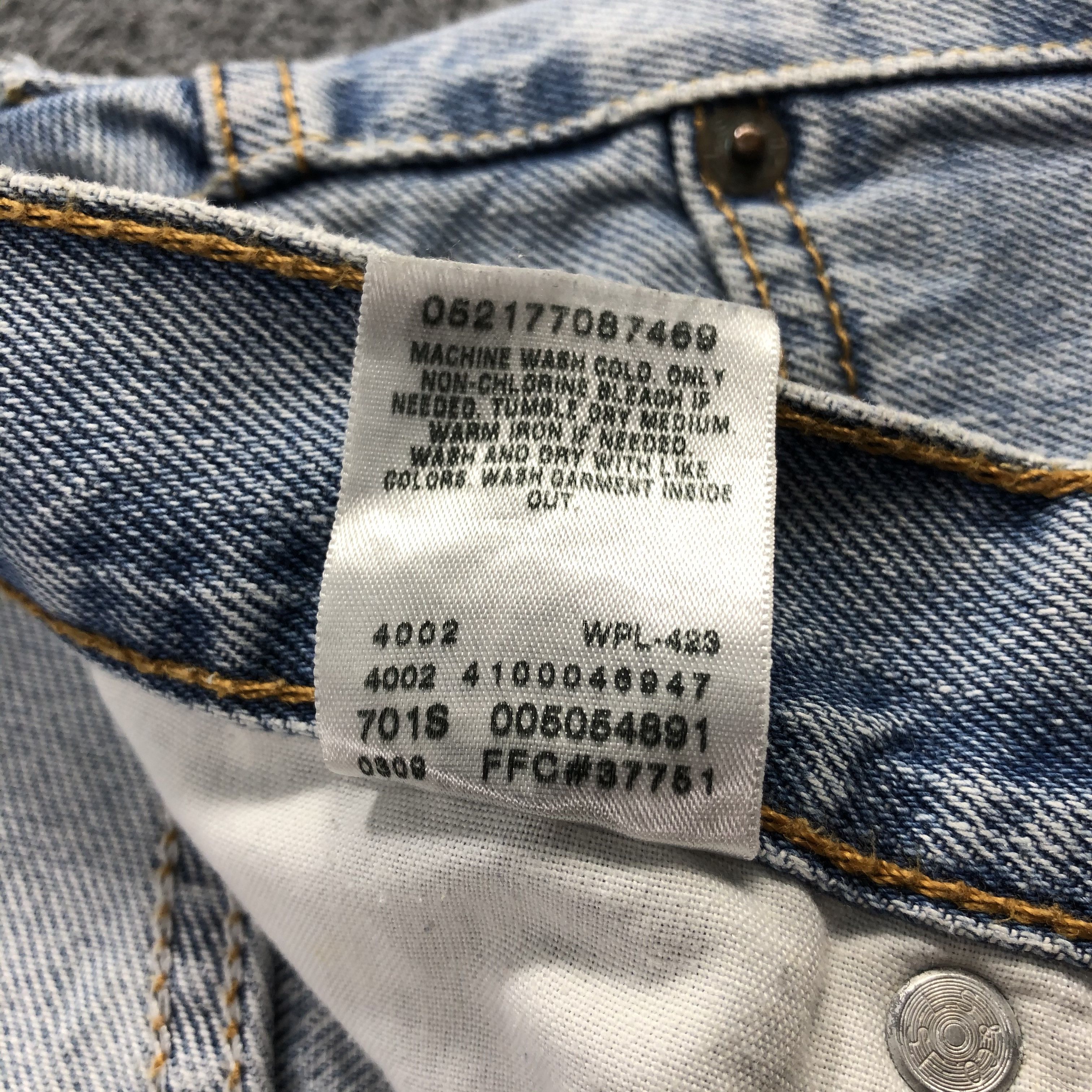 Levi's Vintage Light Wash Levis 505 Jeans-J1625 Size US 35 - 11 Thumbnail