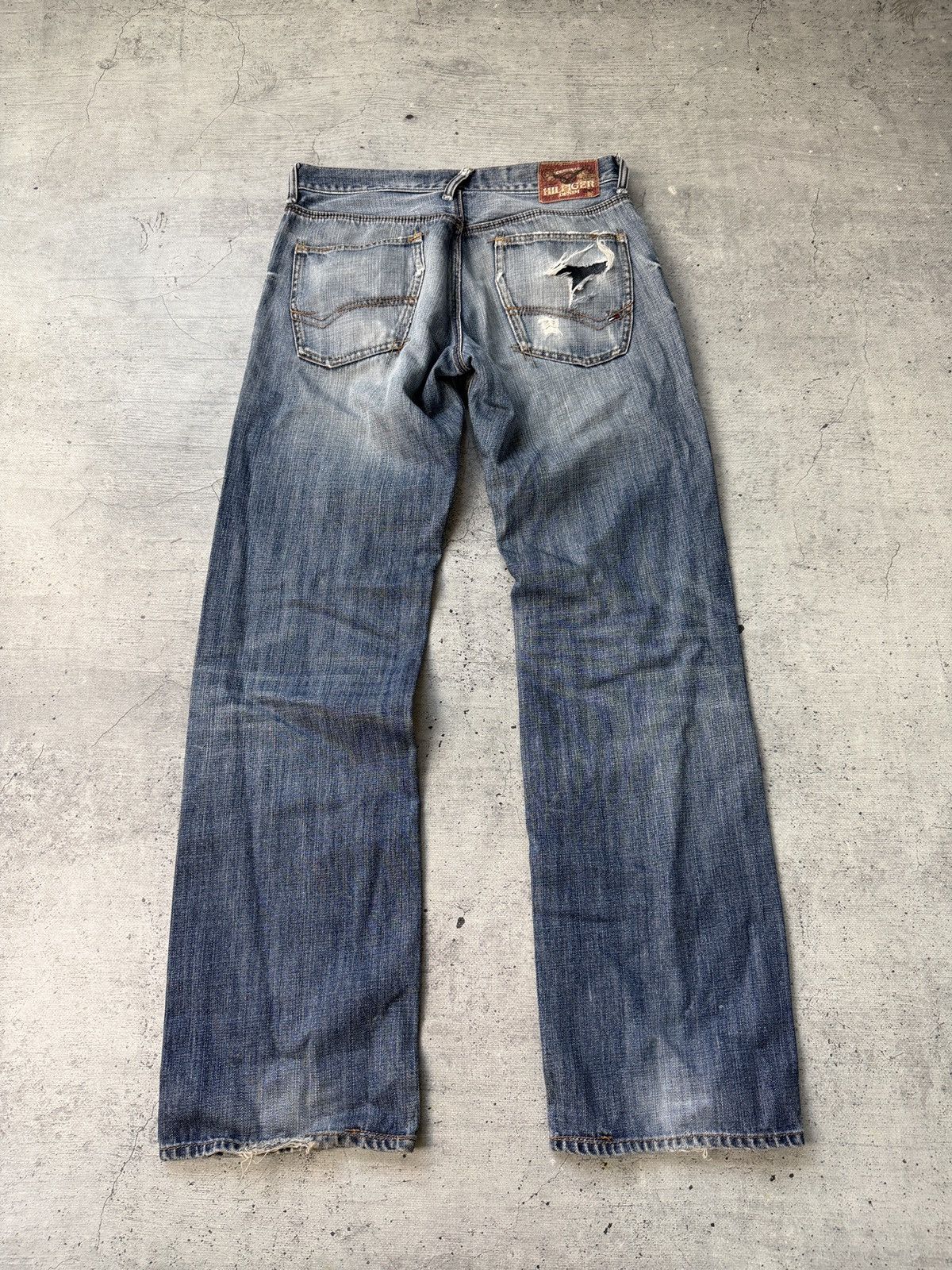 Tommy Hilfiger Vintage Tommy Hilfiger Jeans 34x34 Baggy Denim 90s Pants Size US 34 / EU 50 - 1 Thumbnail