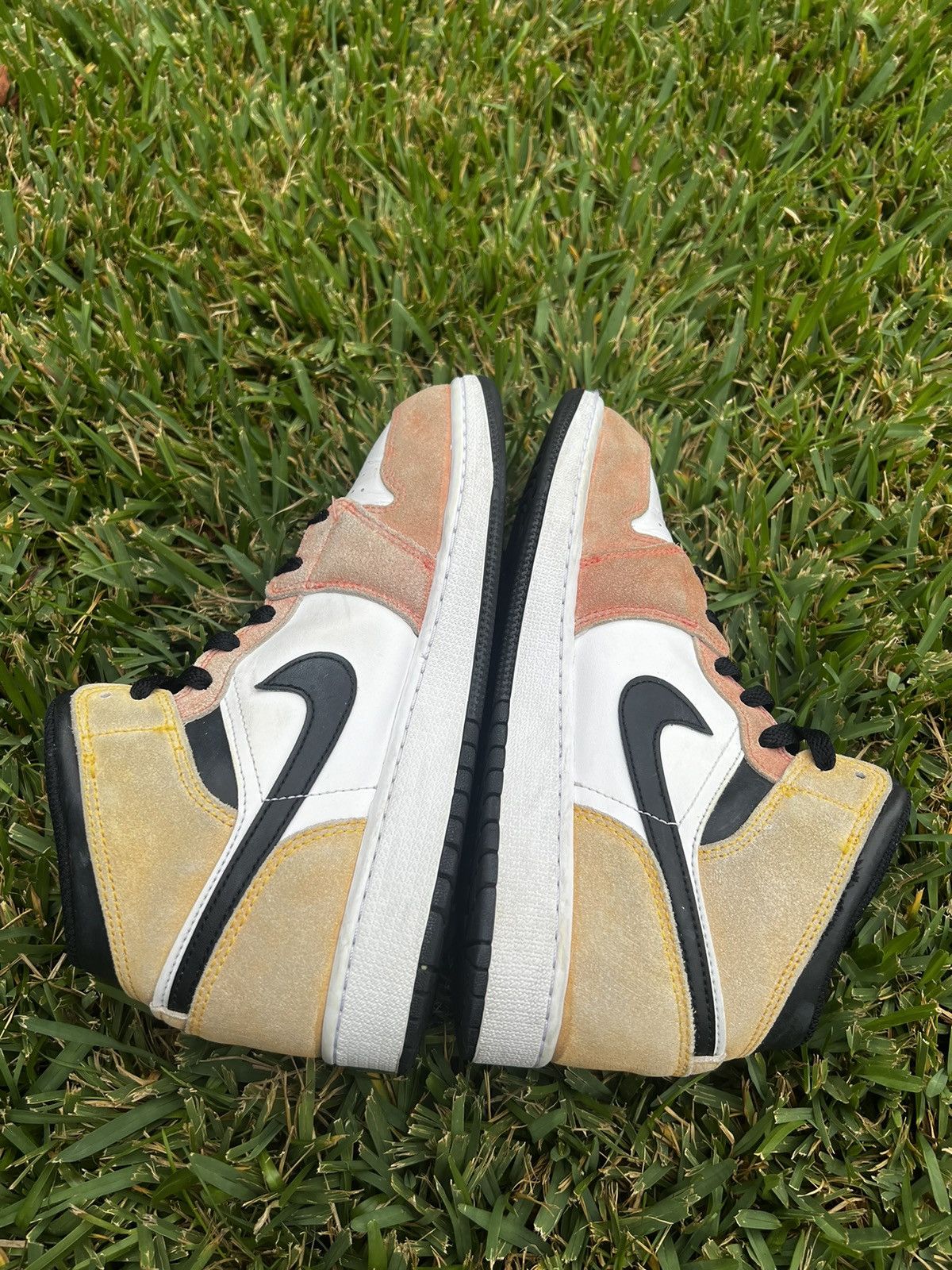 Jordan Brand CLEAN Air Jordan 1 Mid Retro Flight Club size 8.5 Womens Size US 8.5 / IT 38.5 - 5 Thumbnail