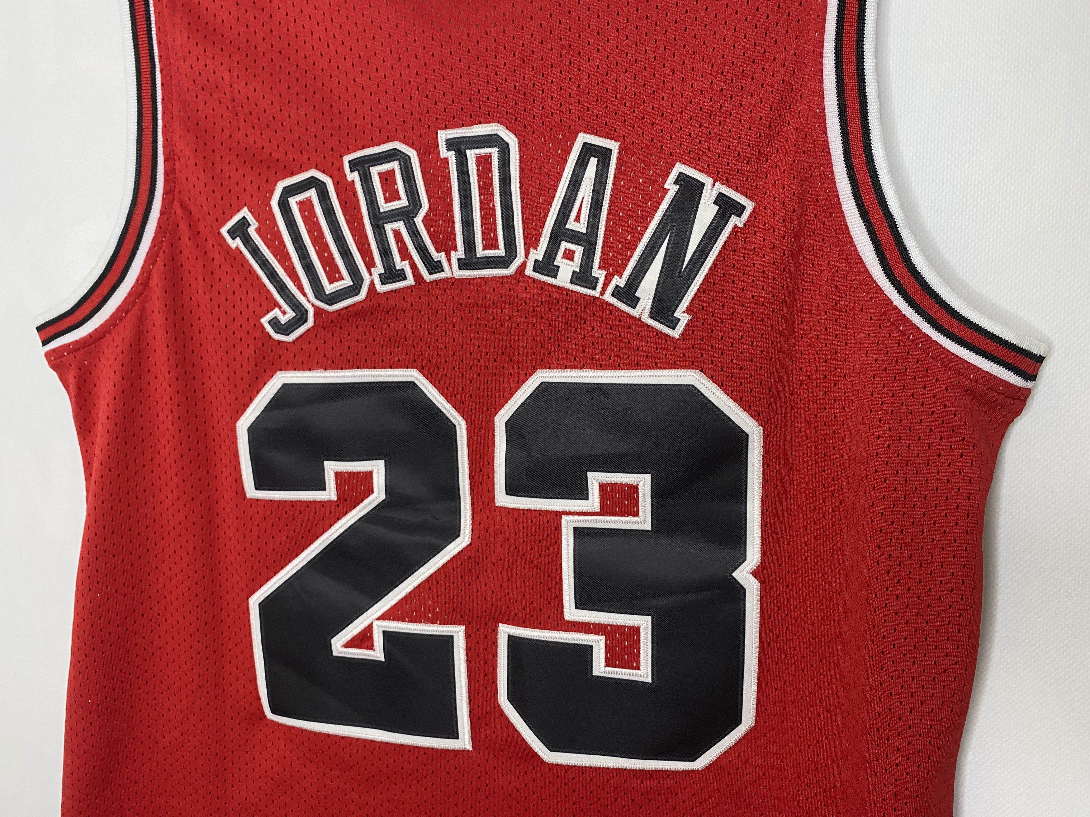 Mitchell & Ness × NBA JORDAN #23 CHICAGO BULLS NBA 1997-98 BASKETBALL JERSEY SHIRT Size US M / EU 48-50 / 2 - 3 Thumbnail