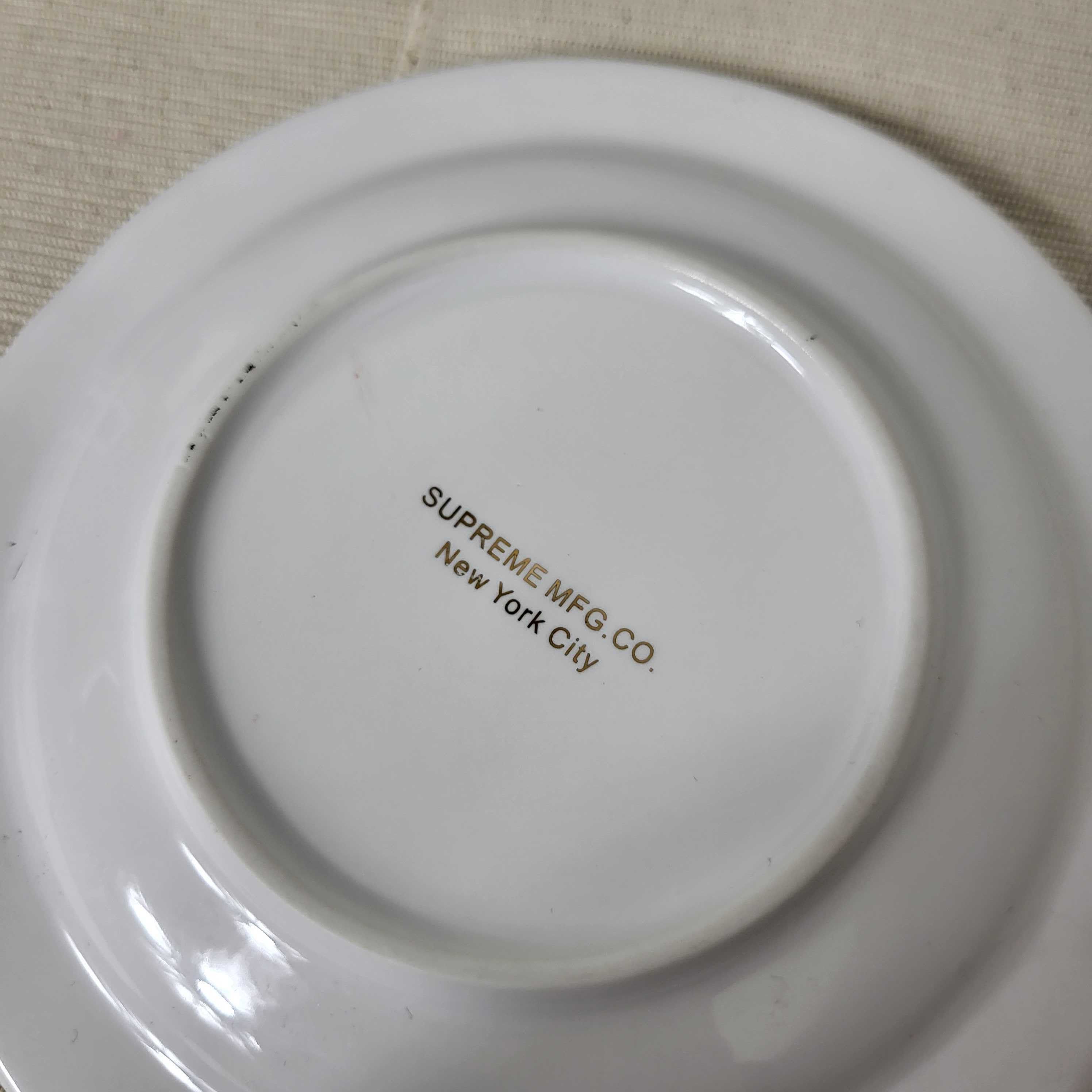 Supreme Supreme Gold Trim Ceramic Ashtray (White/Gold) Size ONE SIZE - 4 Thumbnail