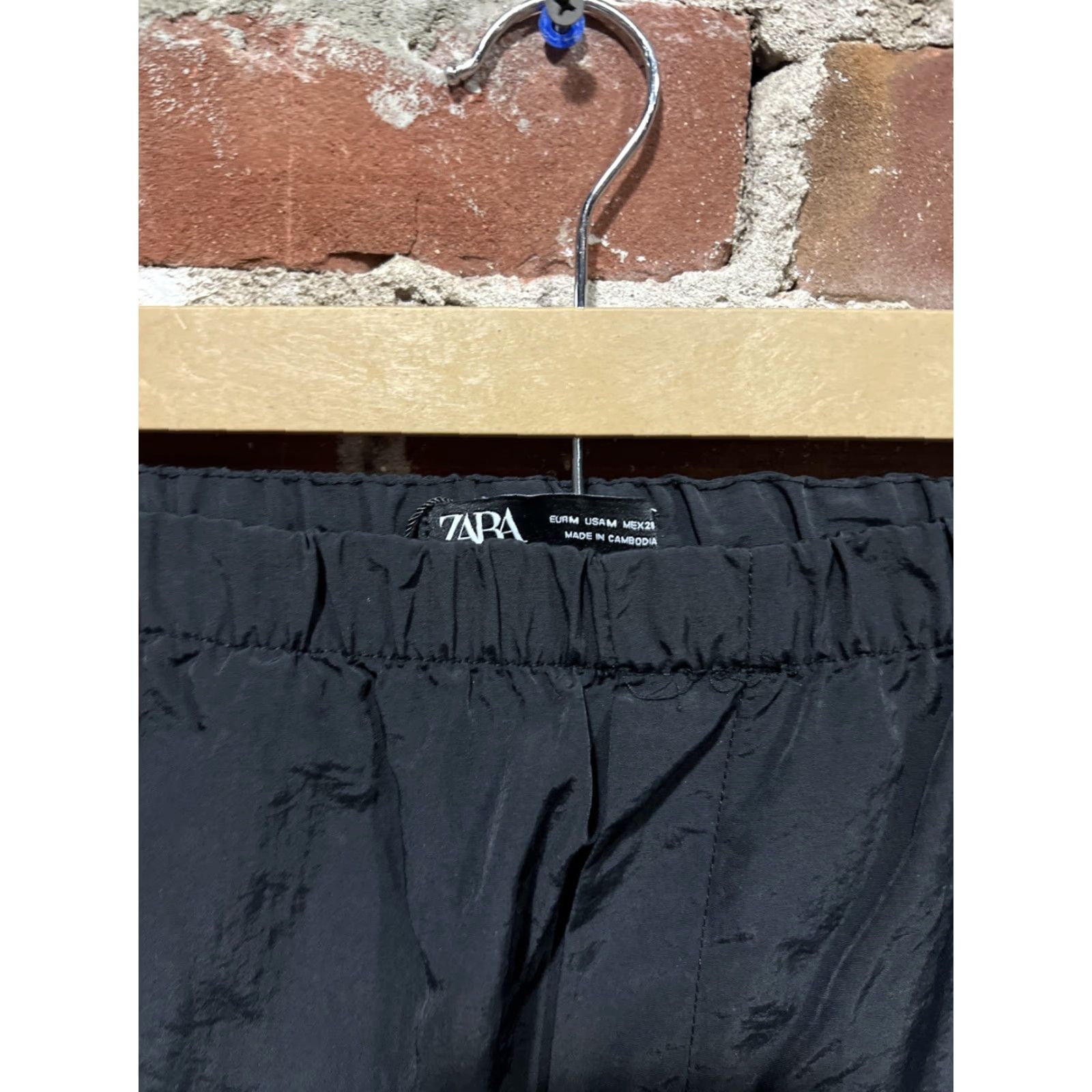 Zara Zara Womens Cargo Pants Small Black Nylon Size 28" / US 6 / IT 42 - 2 Thumbnail