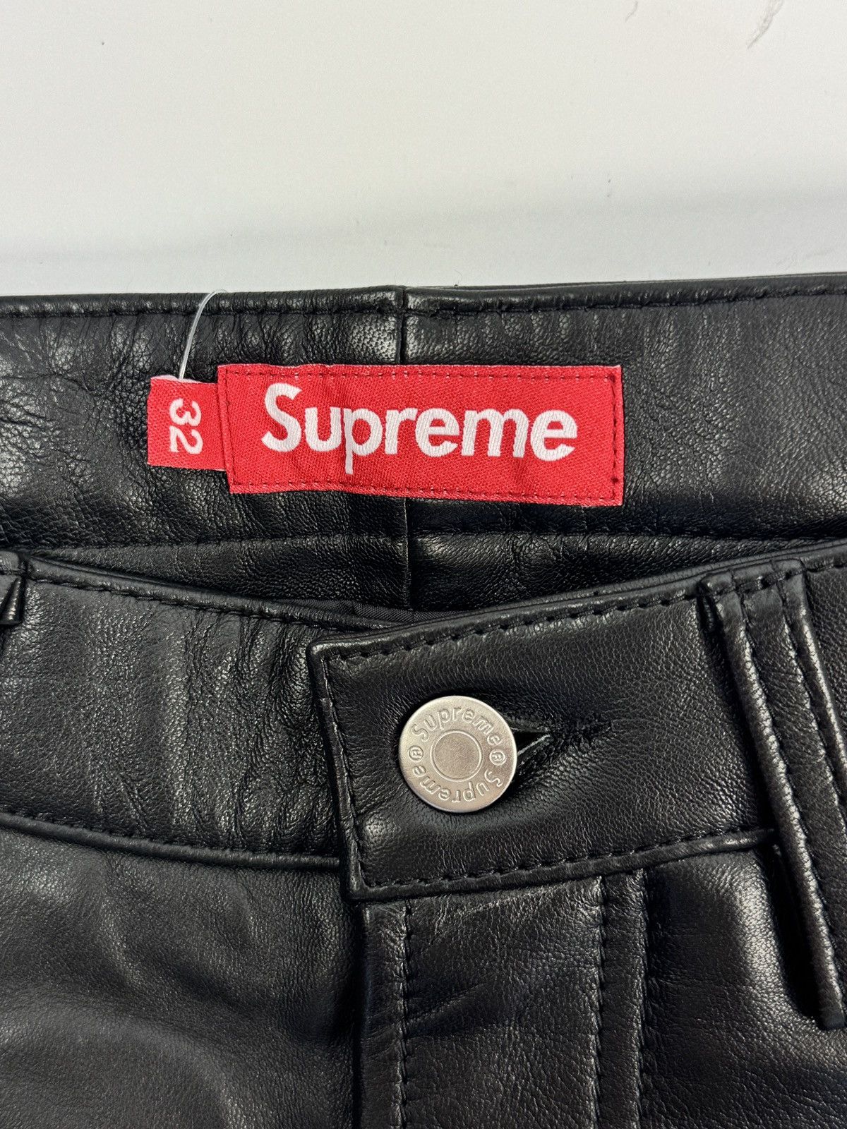 Supreme BAGGY LEATHER SHORTS Size US 32 / EU 48 - 4 Thumbnail