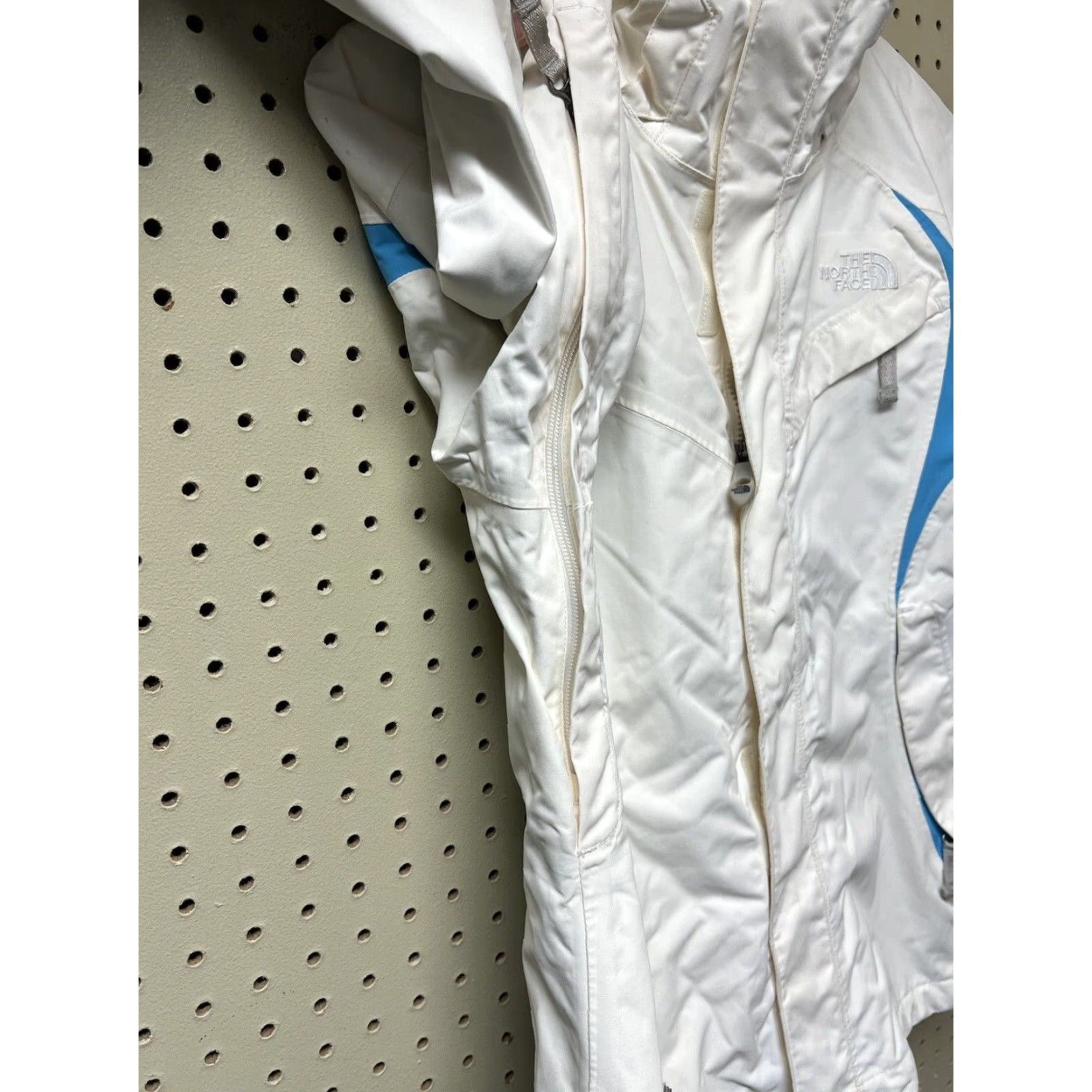 The North Face The North Face Womens Jacket Hyvent Medium White Hooded Ski Shell Vents Full Zip Size M / US 6-8 / IT 42-44 - 3 Thumbnail