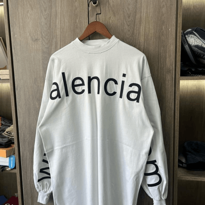 Balenciaga Balenciaga Oversized Long-Sleeve T-Shirt 1M Size US S / EU 44-46 / 1 - 6 Thumbnail