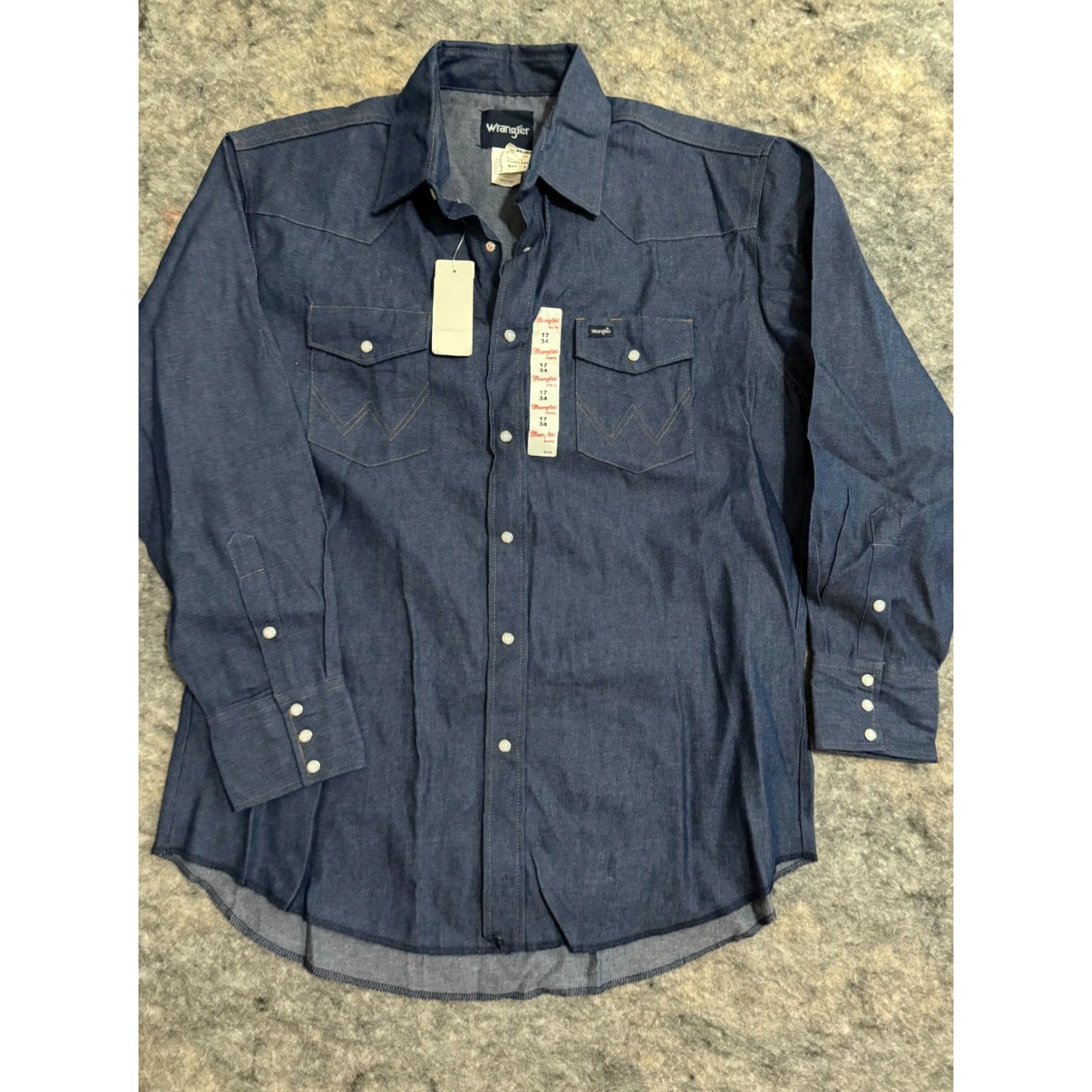 Wrangler Wrangler pearl snap dark blue denim work shirt size 17 X 34 sleeve length NWT Size US XL / EU 56 / 4 - 5 Thumbnail
