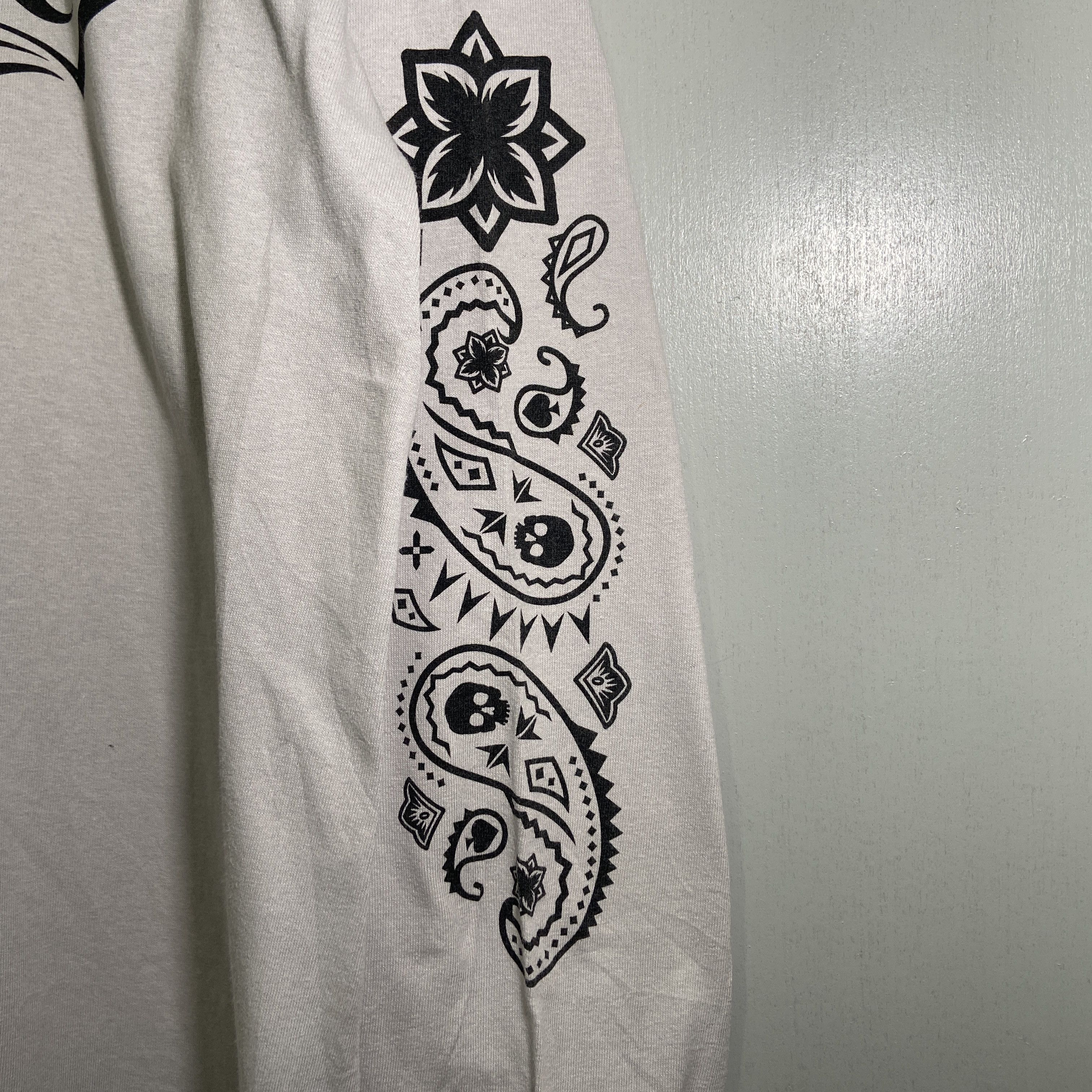 Famous Stars And Straps × Hypebeast Famous Stars & Straps Family Paisley LS Tee Size US L / EU 52-54 / 3 - 3 Thumbnail