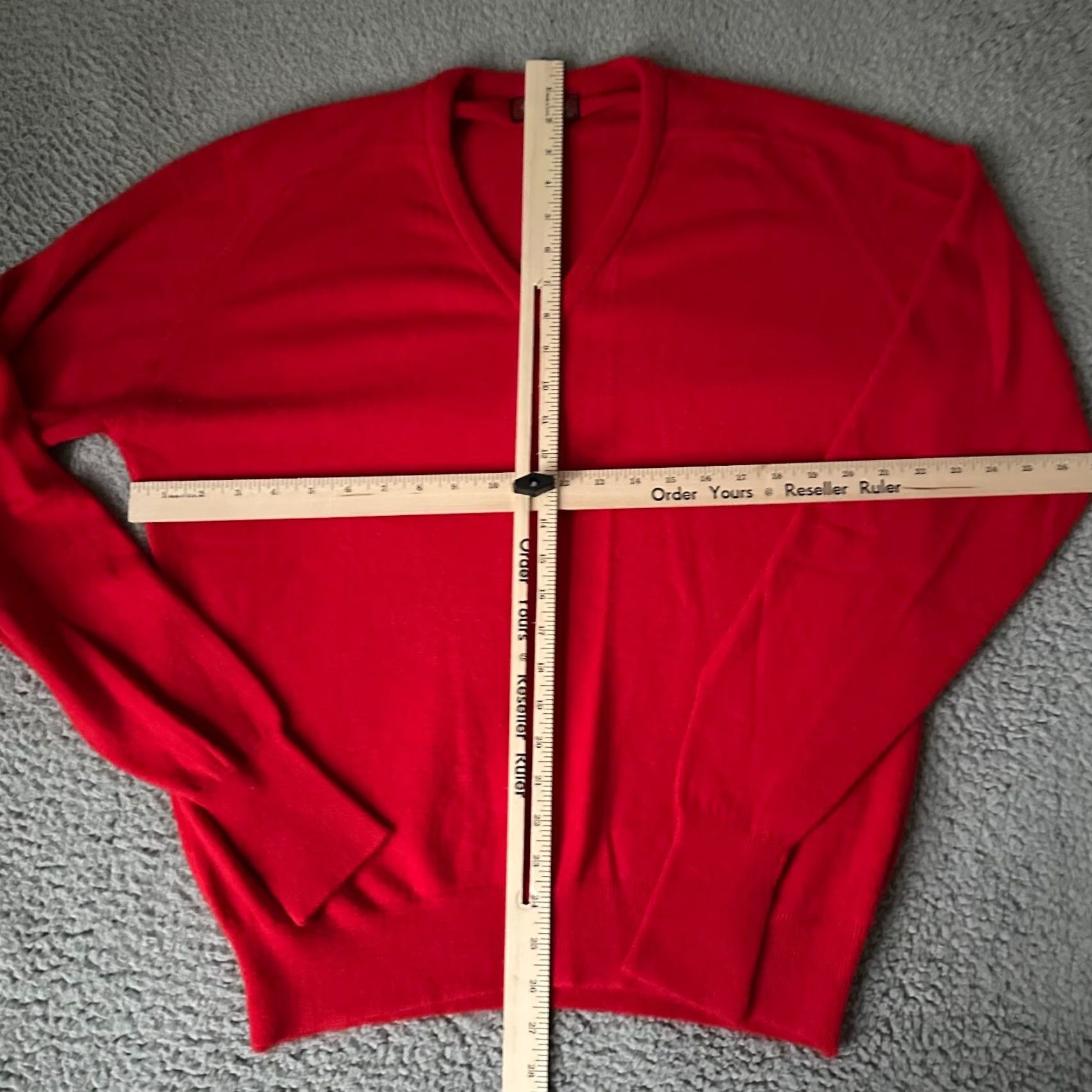 Highland 2000 VINTAGE Highland Sweater Mens XL Red Knit V-Neck Pullover 80s All Seasons Short Description: 70s Theme (Note: Abbreviations kept as in original) Size US XL / EU 56 / 4 - 7 Thumbnail