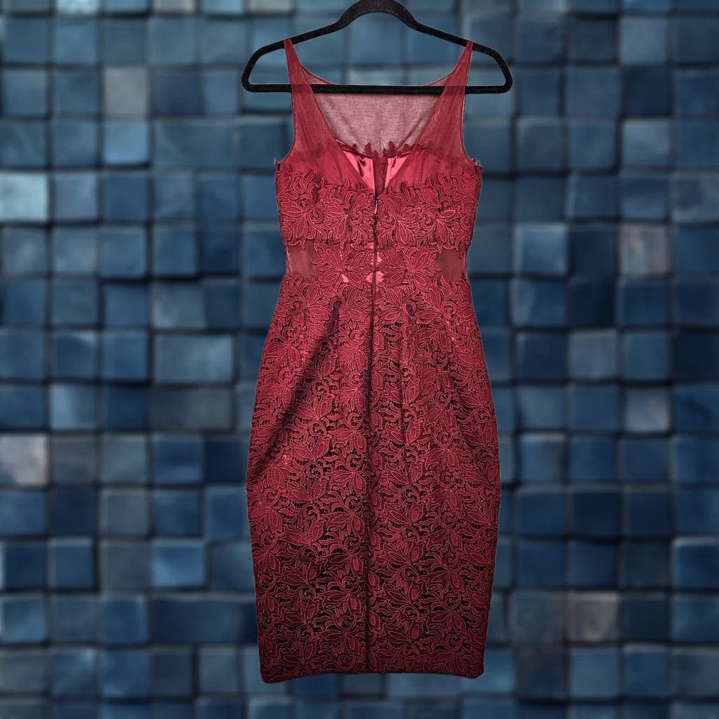 Monique Lhuillier Monique Lhuillier Burgundy Lace Sheath Dress Short Sleeve Round Neck Zip Back Size 0 Womens Size XS / US 0-2 / IT 36-38 - 1 Thumbnail