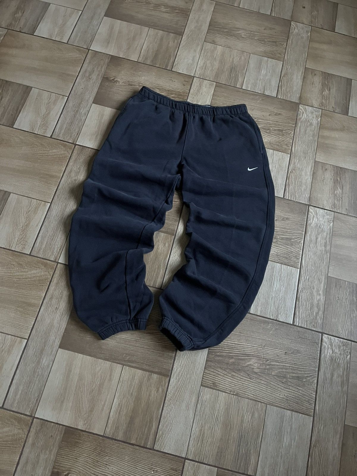 Nike 🖤 Vintage Nike Mini Swoosh Fleece Sweatpants / Joggers 🏀 Size US 34 / EU 50 - 1 Thumbnail