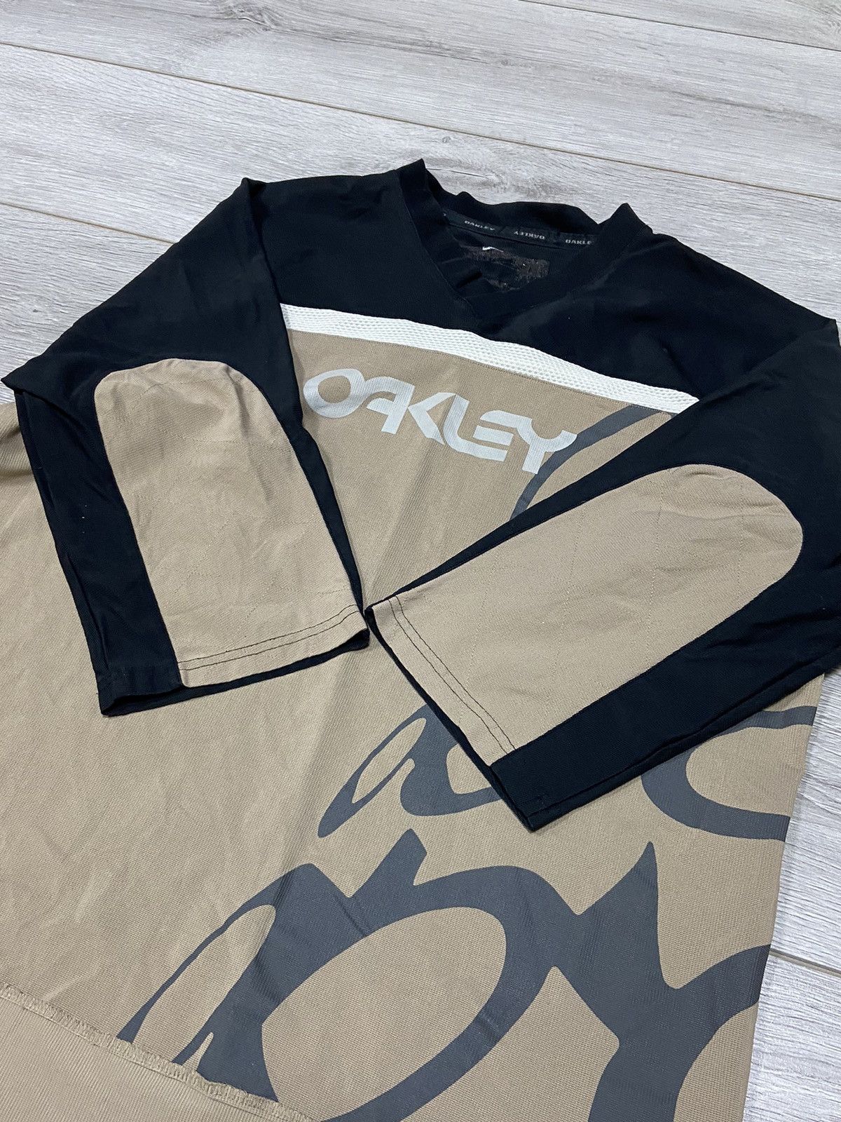 Vintage Oakley monogram over print big logo t-shirt 1/3 long Size US L / EU 52-54 / 3 - 5 Thumbnail