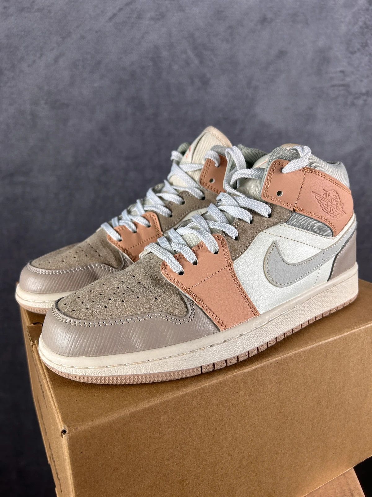 Jordan Brand Nike Air Jordan 1 Mid Mediolan swoosh jumpman Size US 8 / IT 38 - 1 Thumbnail
