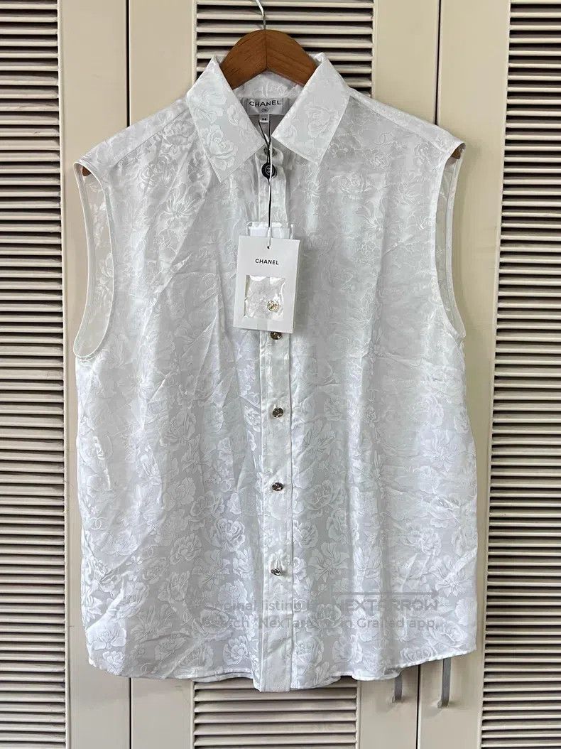 Chanel Chanel White sleeveless shirt Size XS / US 0-2 / IT 36-38 - 1 Thumbnail
