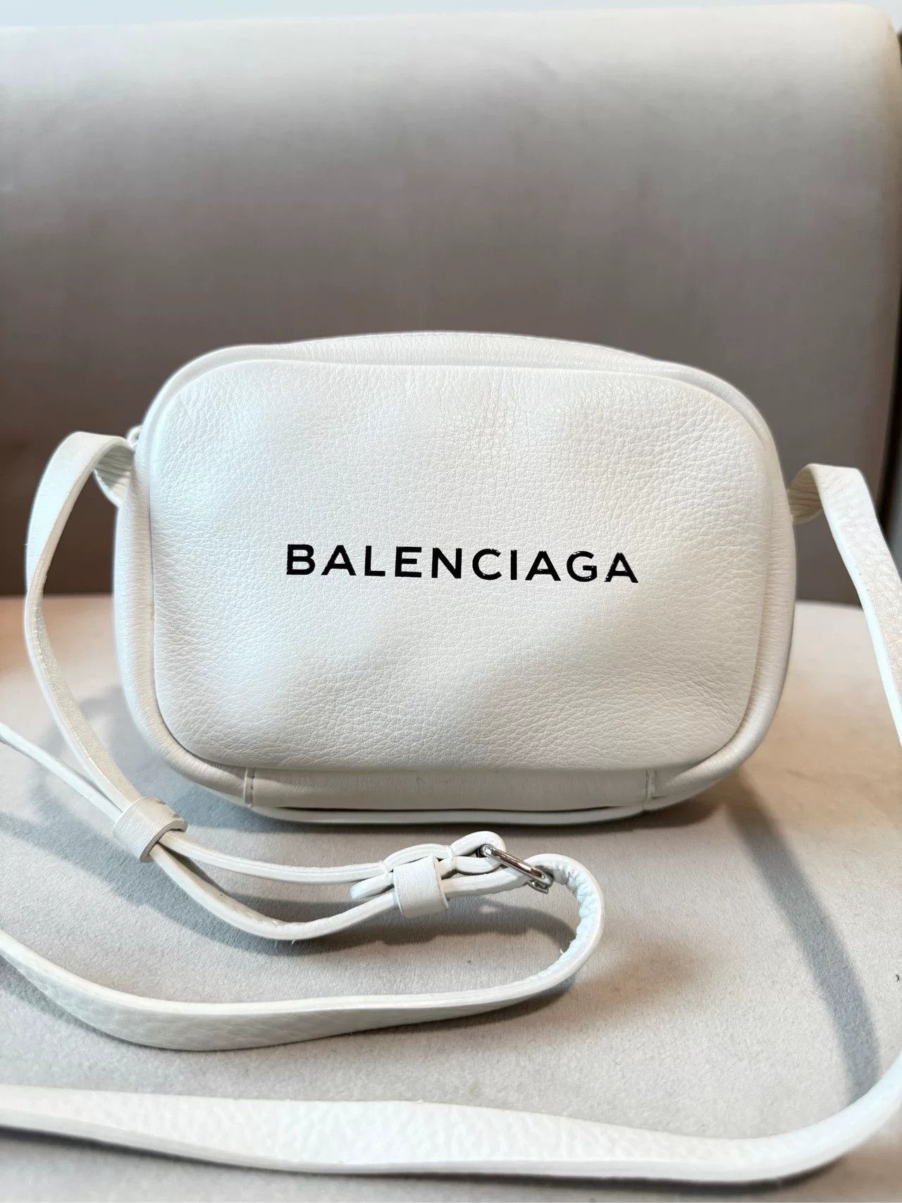 Balenciaga Balenciaga White Calfskin Small Pouch Size ONE SIZE - 1 Thumbnail