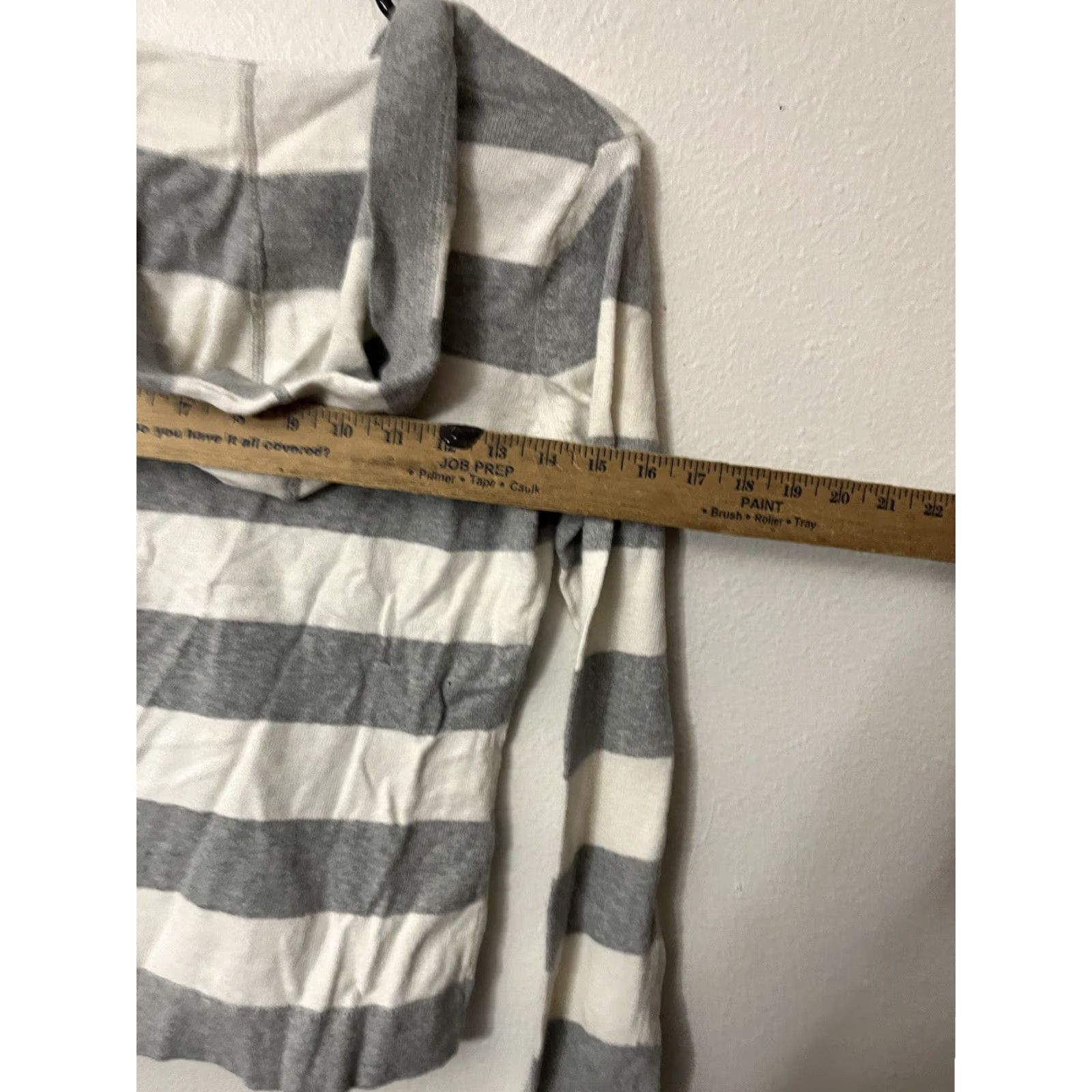 Gap VINTAGE Gap Women's Sweater Hooded Pullover Knit Long Sleeve V-Neck Medium Gray & White Stripe Casual Fall Winter Size S / US 4 / IT 40 - 5 Thumbnail