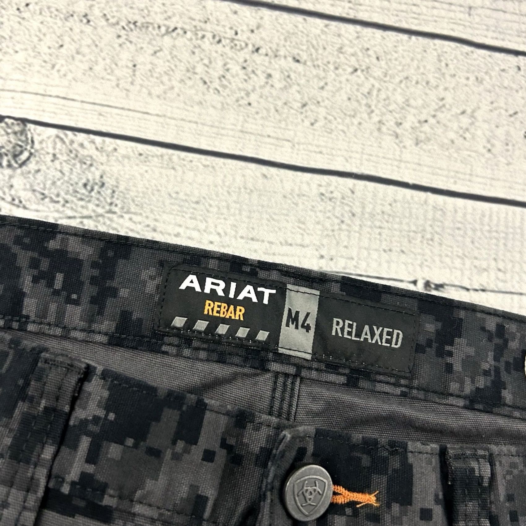 Ariat Ariat Relaxed 50 Black Gray M4 Utility Camo Print Shorts Men Cargo Size US 34 / EU 50 - 2 Thumbnail