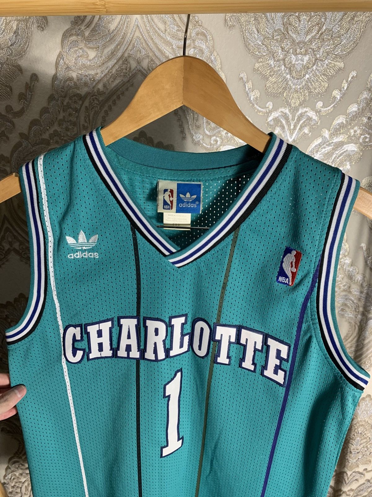 Adidas VINTAGE AFIDAS ORIGINAL CHARLOTTE RETRO NBA JERSRY Y2K 90s Size US S / EU 44-46 / 1 - 2 Thumbnail