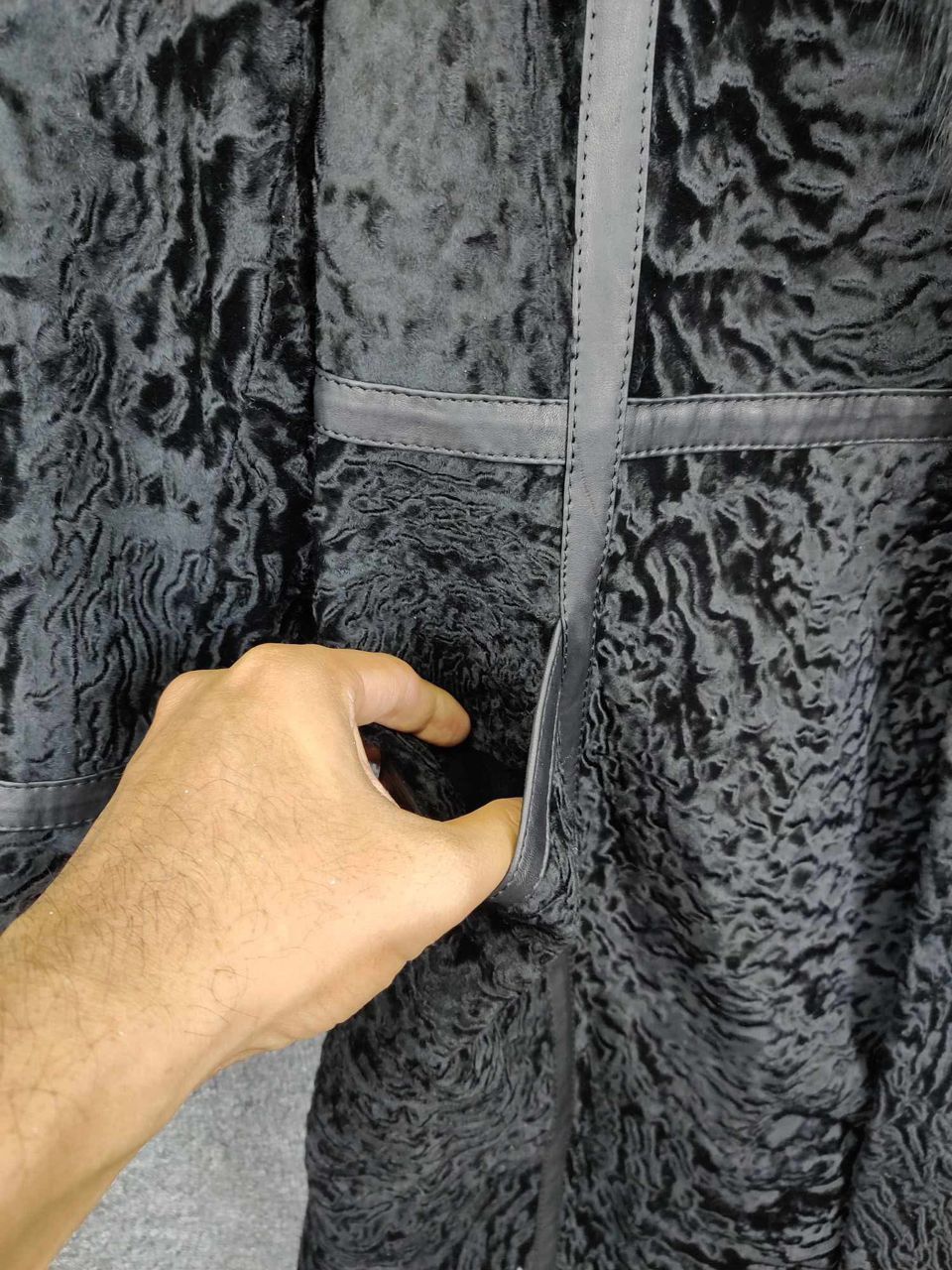 The Unbranded Brand Vintage Unbrand Leather Faux Fur Long Coat Size US M / EU 48-50 / 2 - 10 Thumbnail