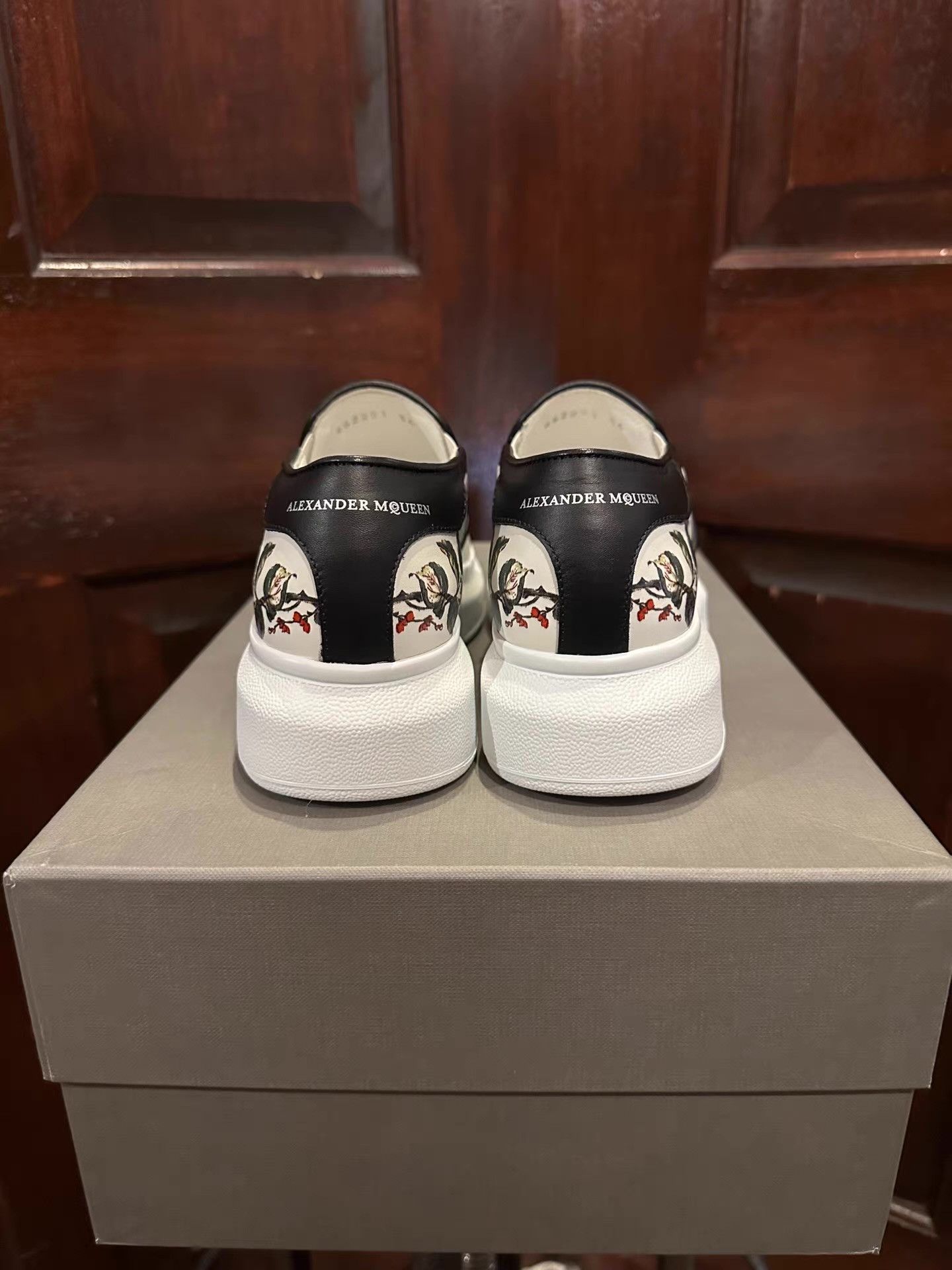 Alexander McQueen Alexander McQueen 17SS Mainline White Floral‑Print Ｑ25 Size US 6 / IT 36 - 3 Thumbnail