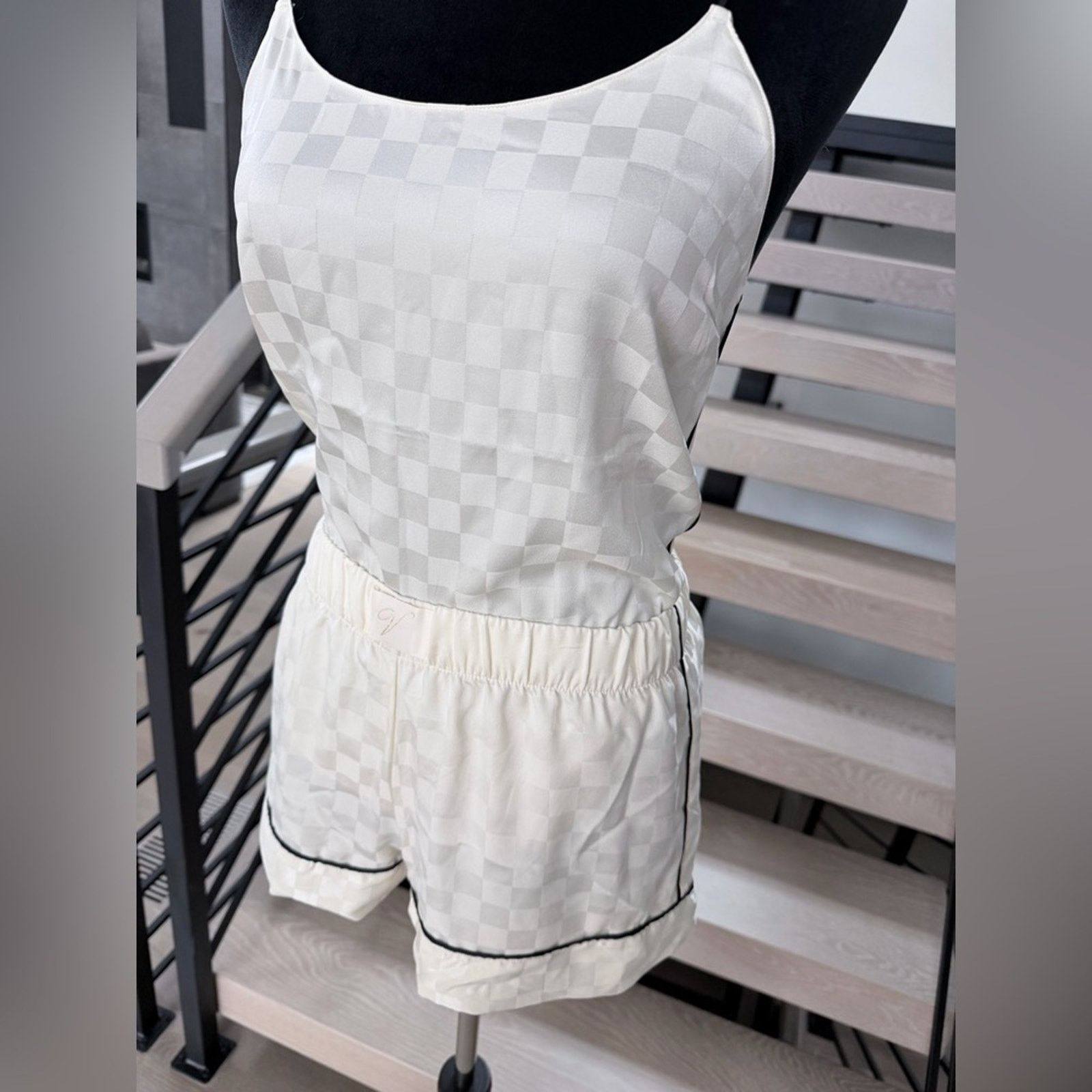 Victoria's Secret Victoria Secret Cream Sleepwear Loungewear Cami Set size XS Size 26" / US 2 / IT 38 - 7 Thumbnail