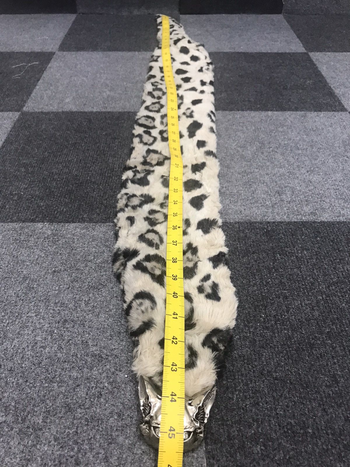 Designer × Japanese Brand Very Rare Archival MILK Faux Fur Scarf with Wolf Brooch Size ONE SIZE - 8 Thumbnail