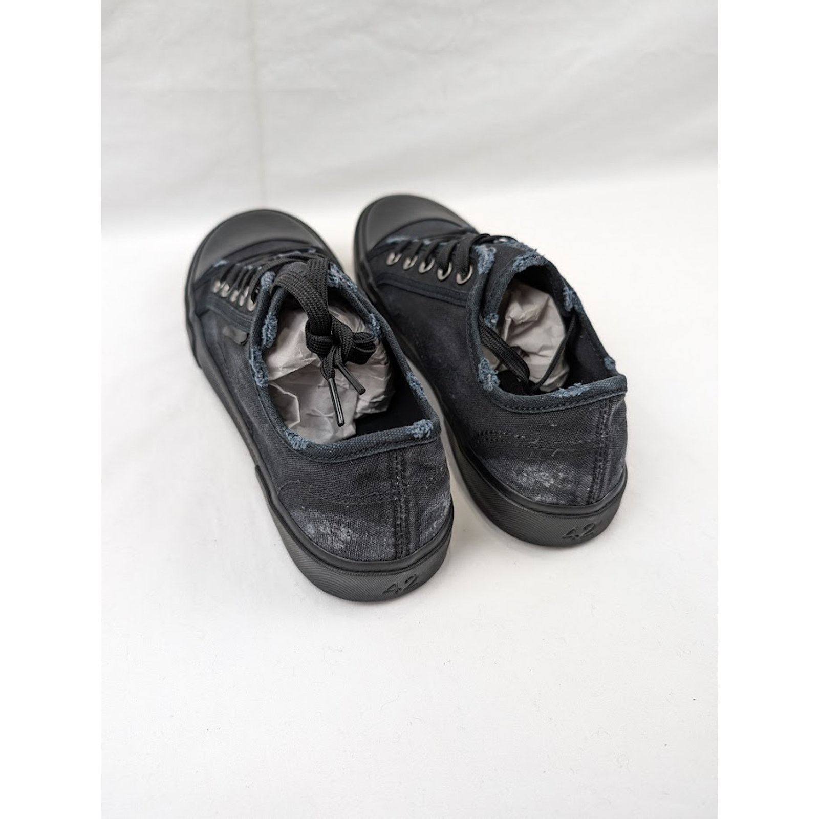 Balenciaga o1rshd1 Paris Low-Top Sneakers in Black Size US 8 / EU 41 - 20 Thumbnail